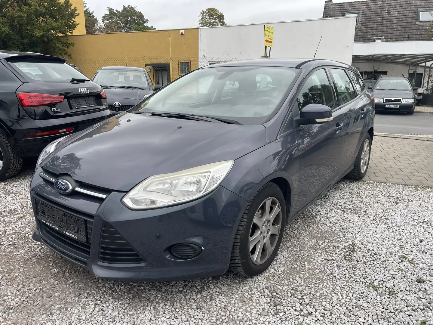 Ford Focus Trend im guten und gepflegten Zustand Grau - 2