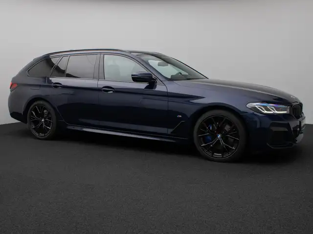 BMW 5 Series view 4