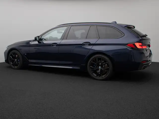 BMW 5 Series view 10
