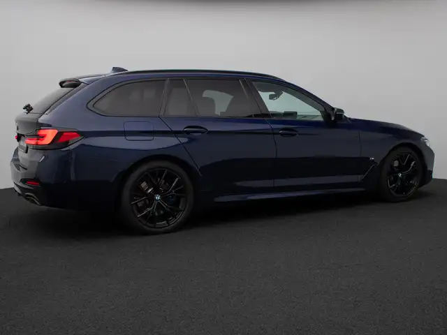 BMW 5 Series view 6