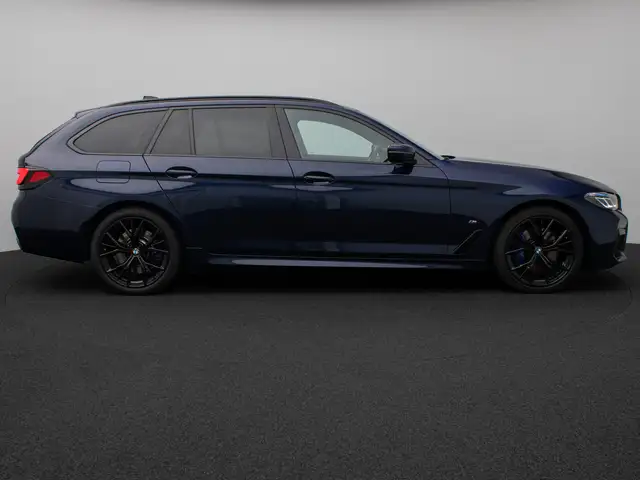 BMW 5 Series view 5