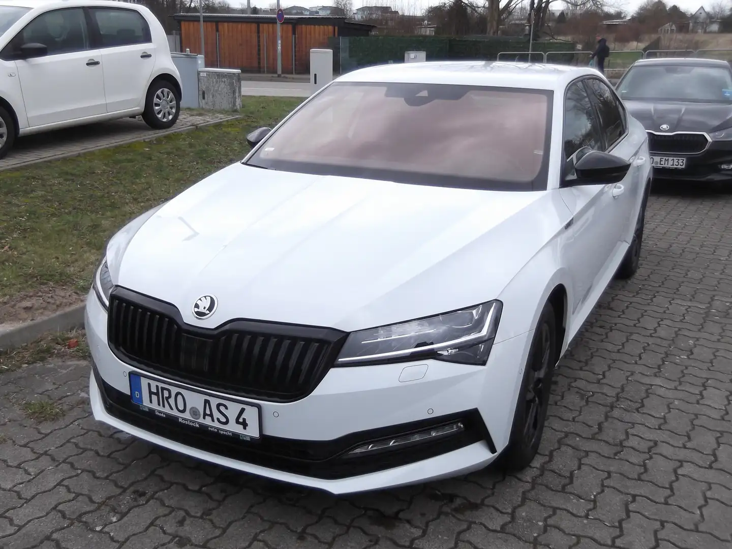 Skoda Superb SportLine 2,0 TDI DSG 19" Alu/Navi Amundsen/AHK Weiß - 1