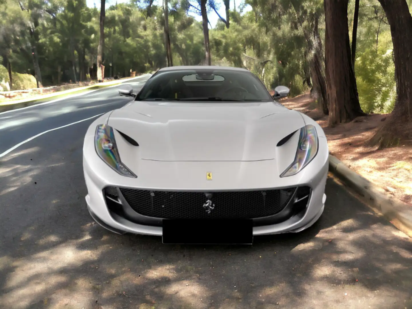 Ferrari 812 Superfast Plateado - 1