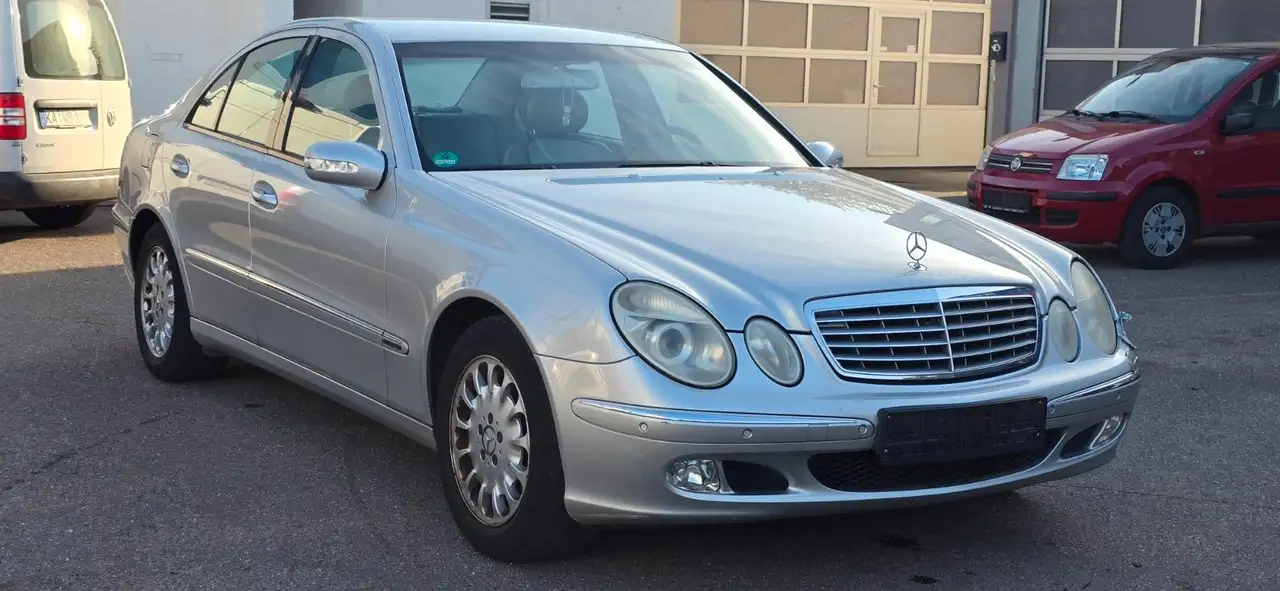 Mercedes-Benz E 240
