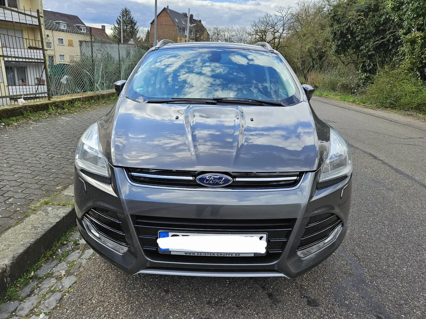Ford Kuga Titanium Grau - 2