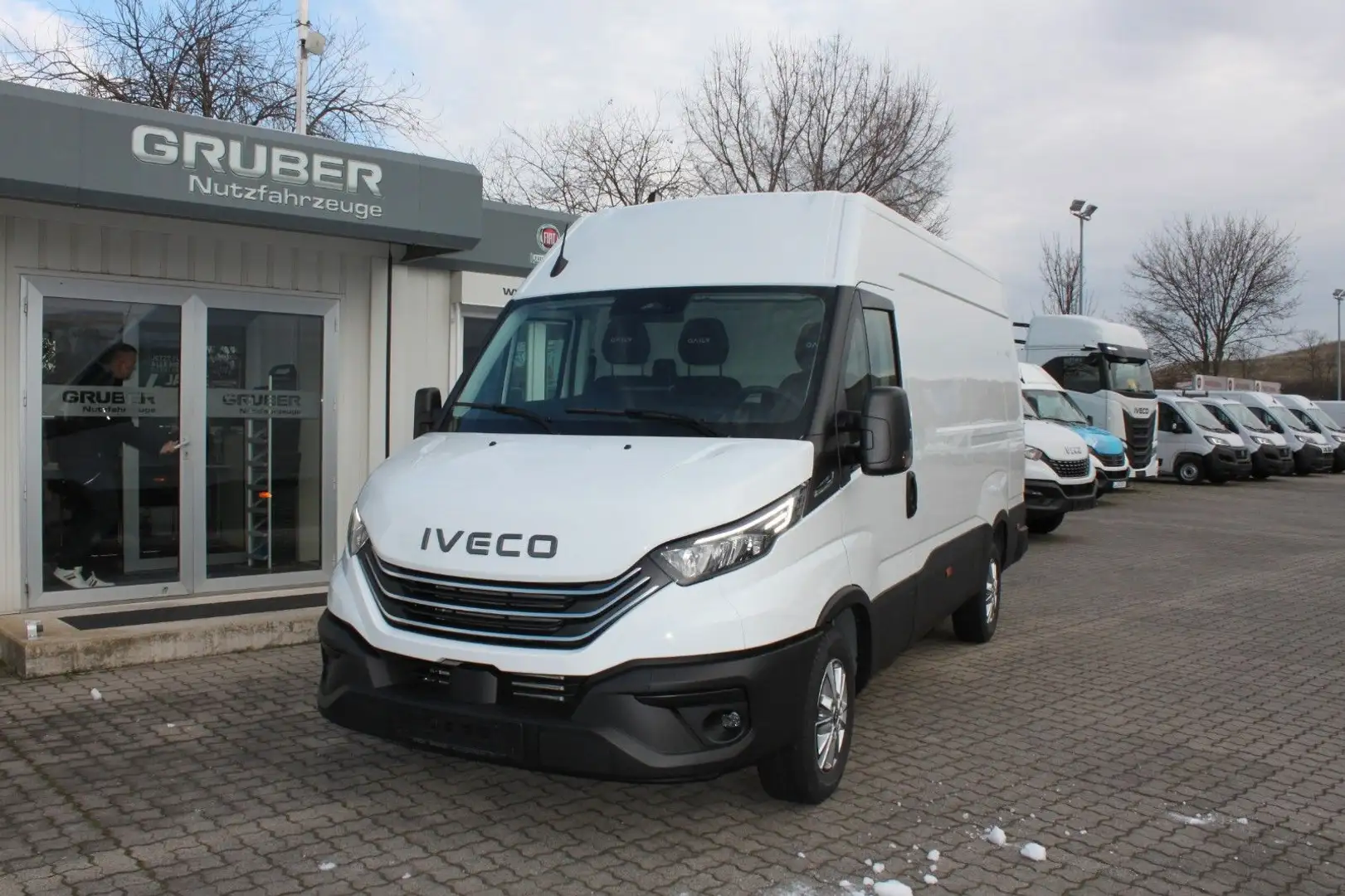 Iveco Daily 35S16A8 V MY24  Radstand 3520L Weiß - 2