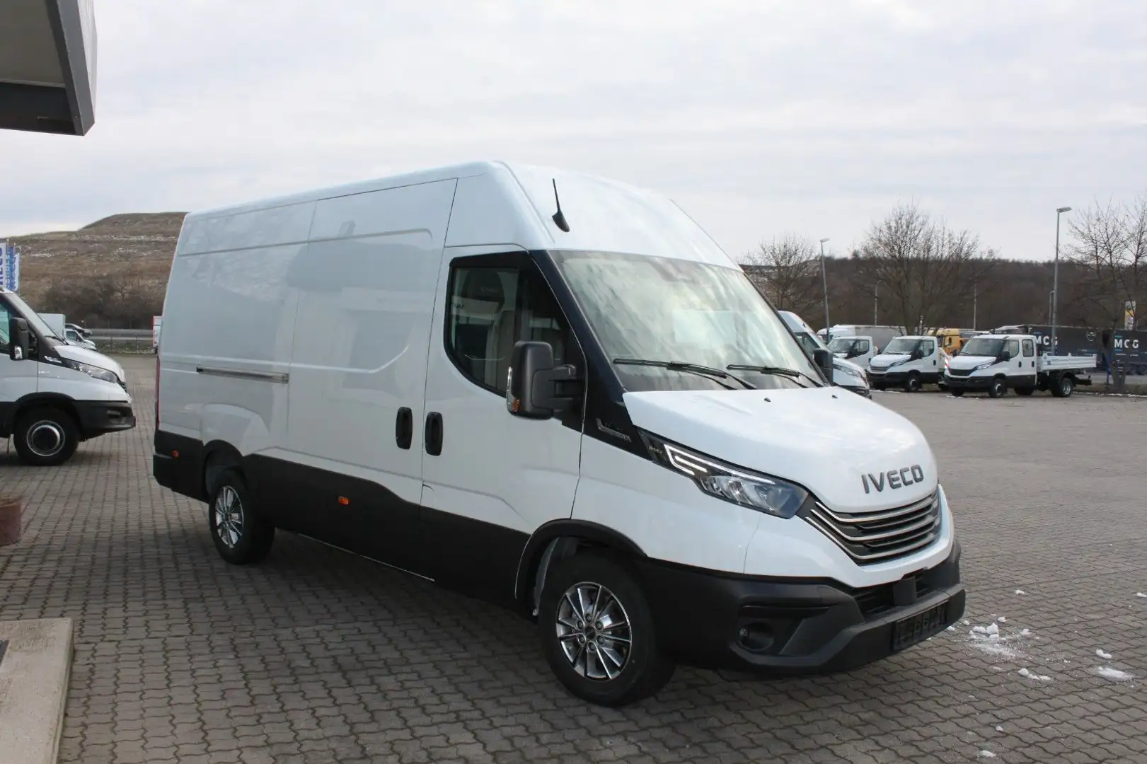Iveco Daily 35S16A8 V MY24  Radstand 3520L Weiß - 1