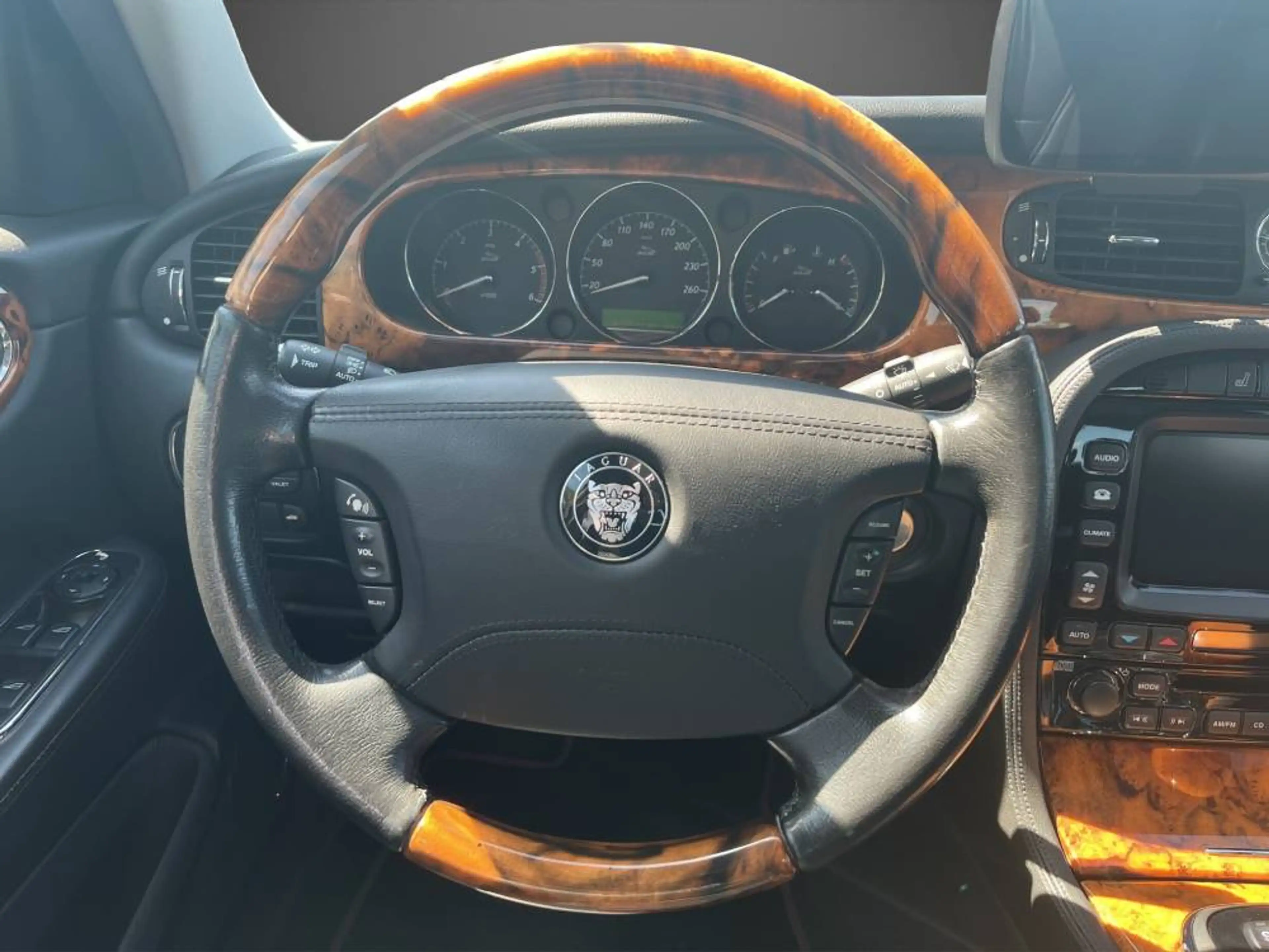 Jaguar XJ JAGUAR — photo 10