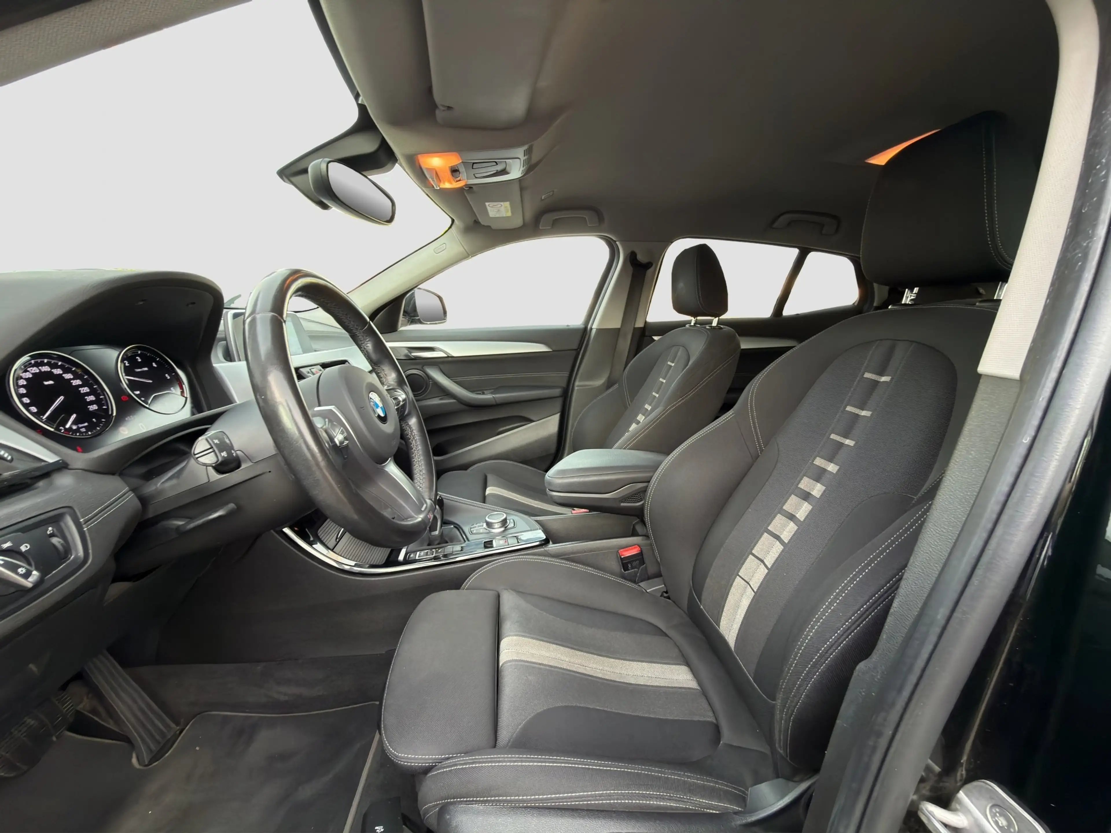 BMW X2 sDrive 18d Advantage — photo 7