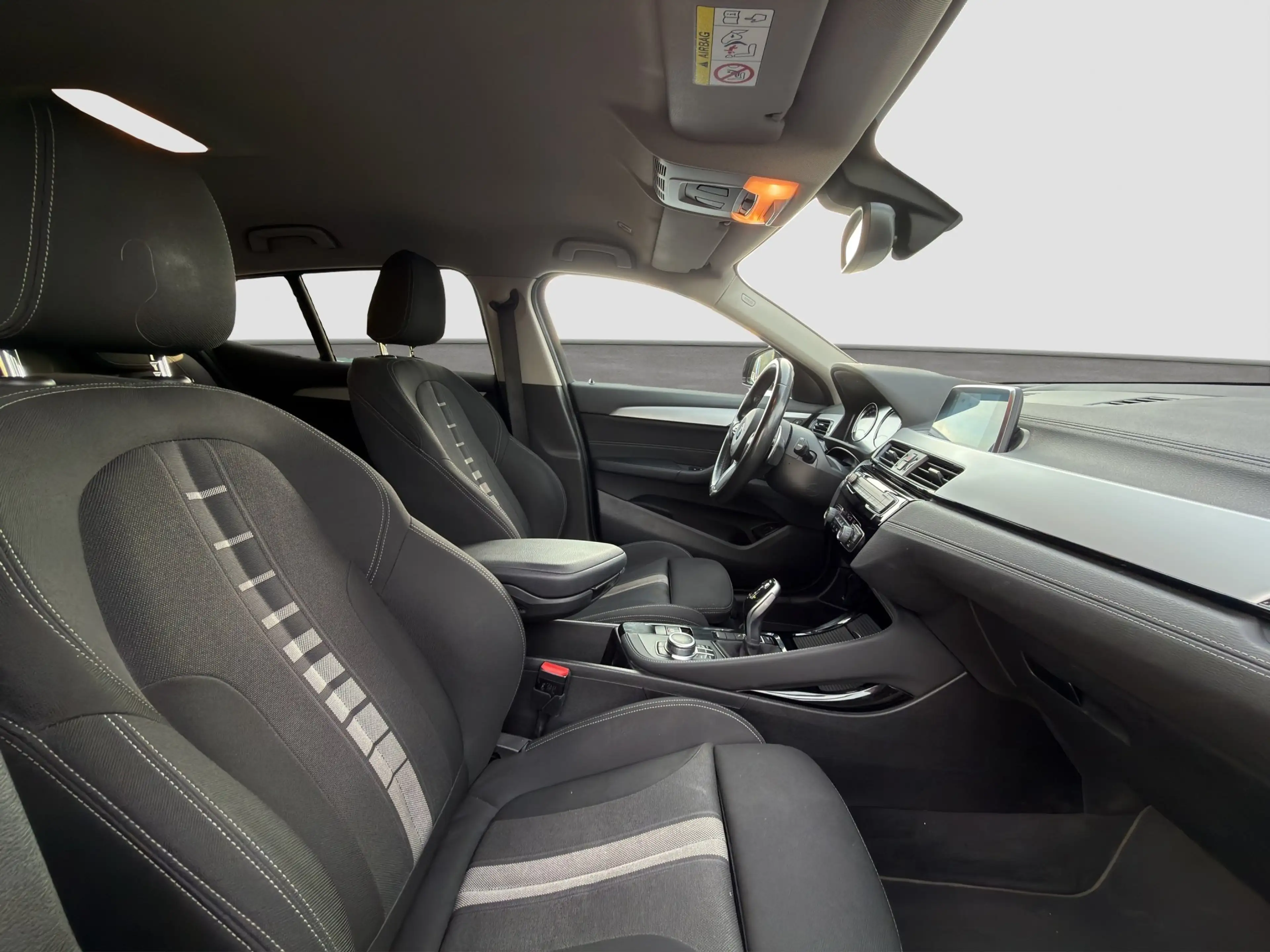 BMW X2 sDrive 18d Advantage — photo 15