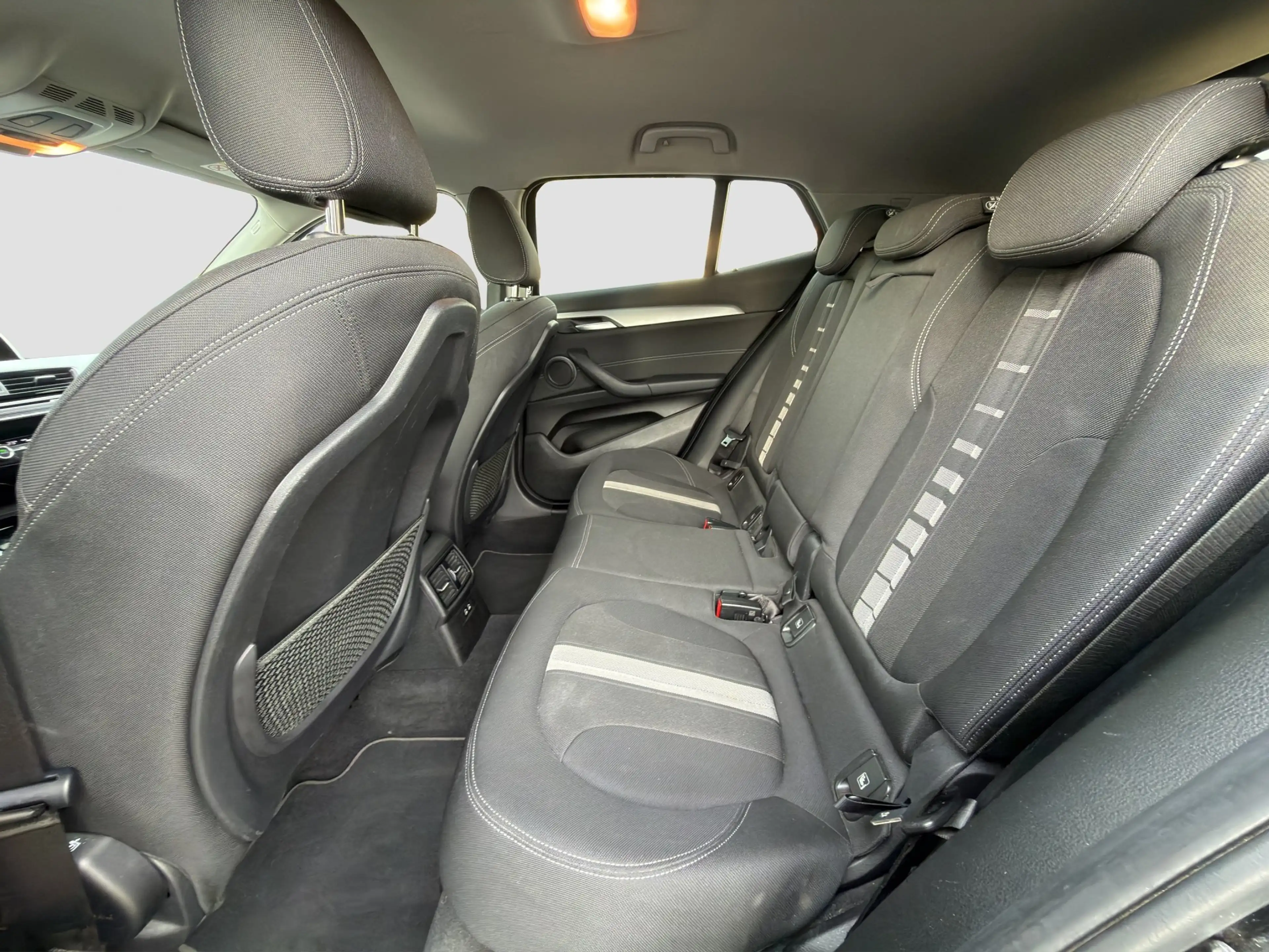 BMW X2 sDrive 18d Advantage — photo 11