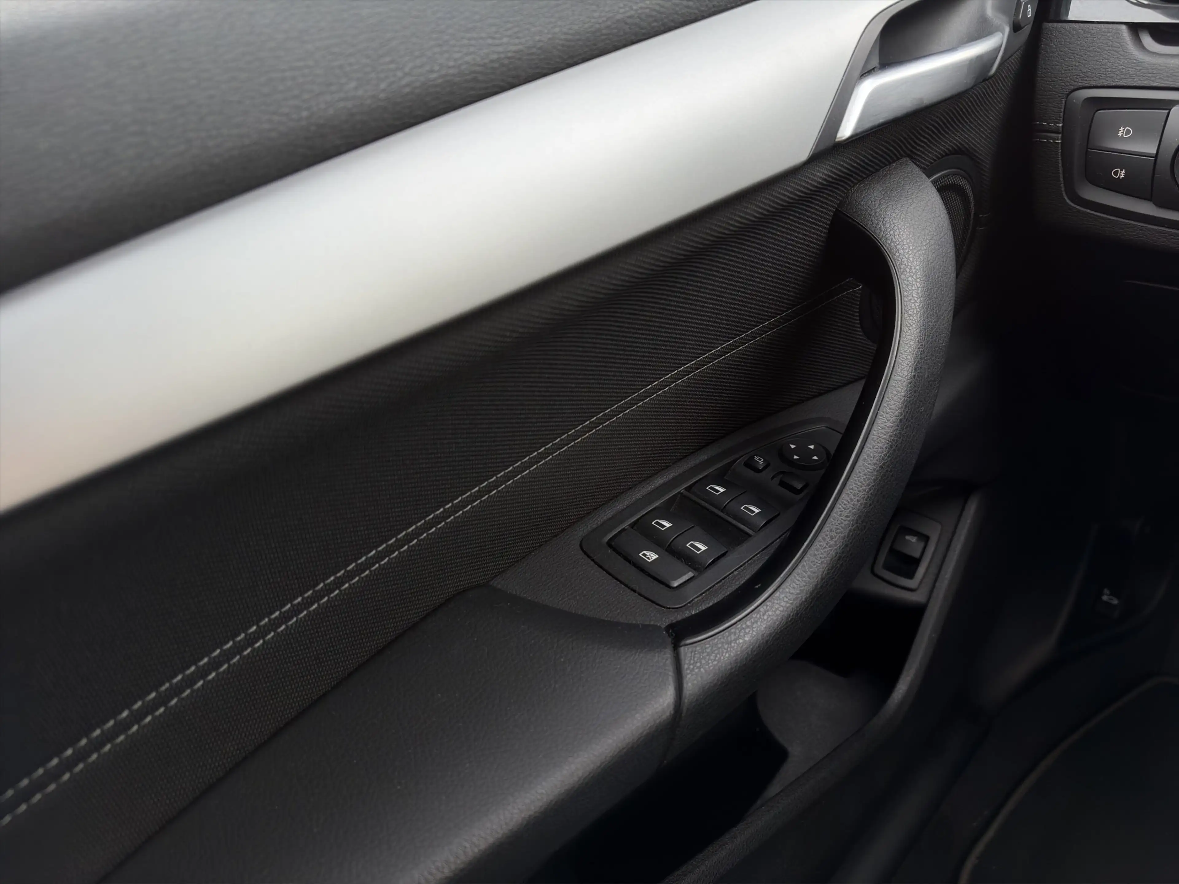 BMW X2 sDrive 18d Advantage — photo 10
