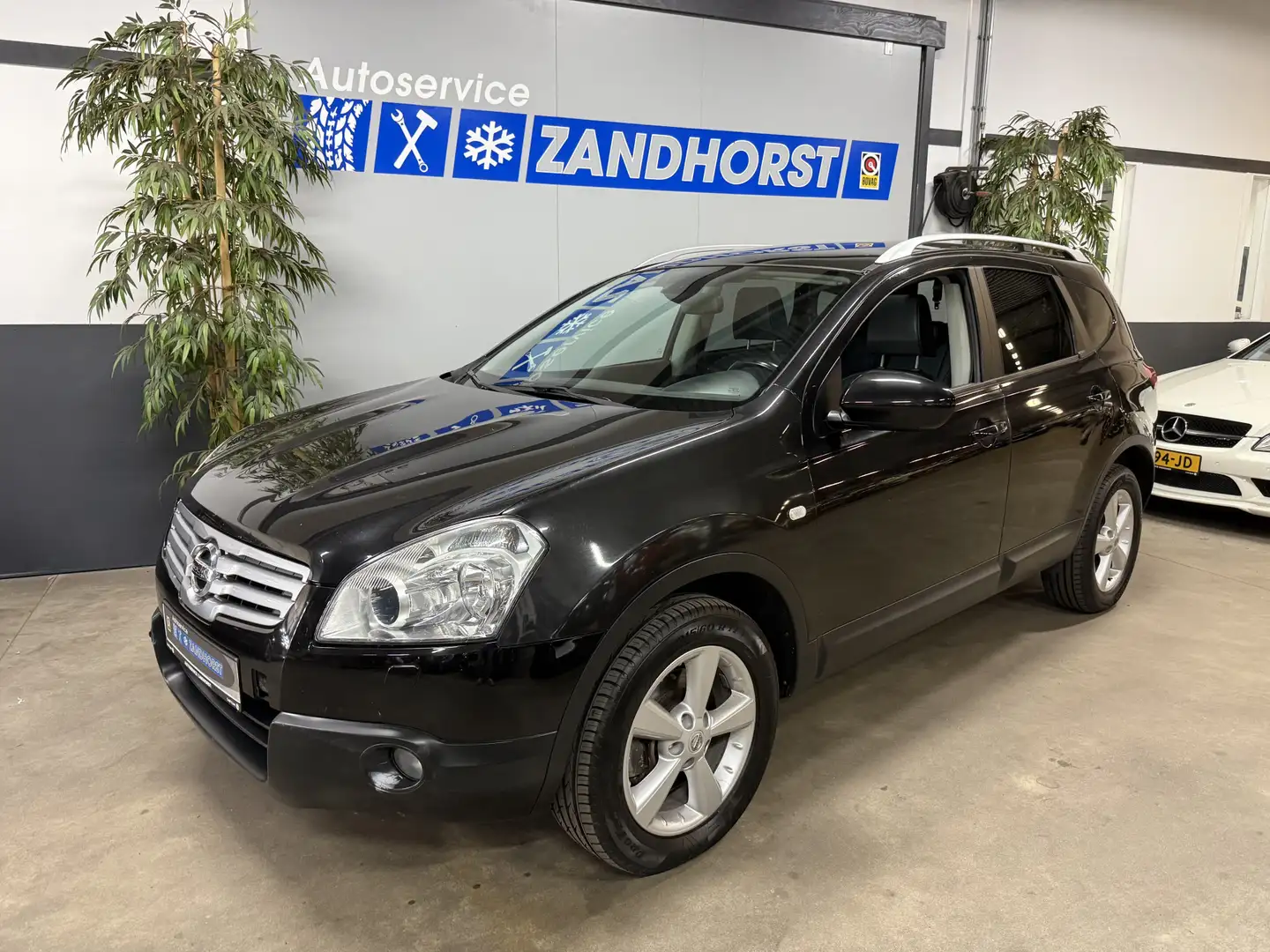 Nissan Qashqai+2 2.0 Tekna 4WD // 7 Pers.!! // Leer // Panodak // Schwarz - 1