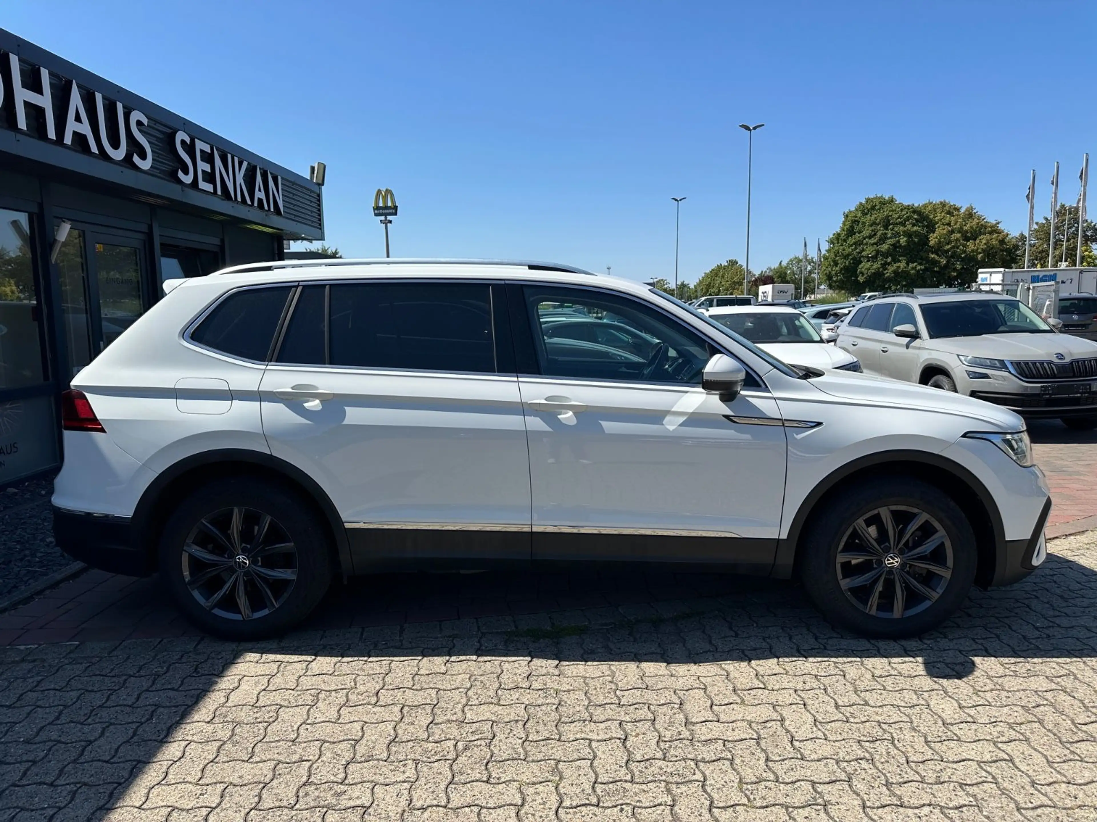 Volkswagen Tiguan Allspace 2.0 TDI DSG Life *ACC*RCAM*KEYLE — photo 9