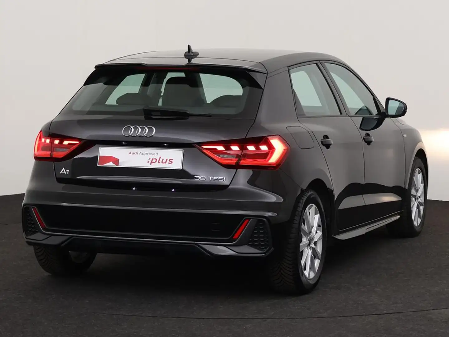 Audi A1 Sportback S-Line 30 TFSI 116 PK S-tronic / Cruise  Zwart - 2
