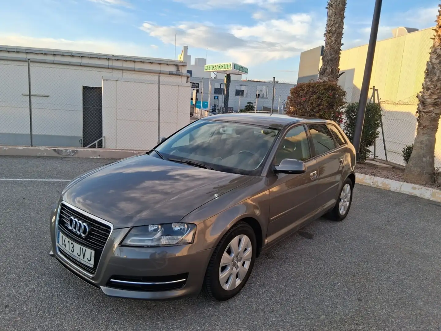 Audi A3 Sportback 1.6TDI Attraction S-Tronic Brun - 1