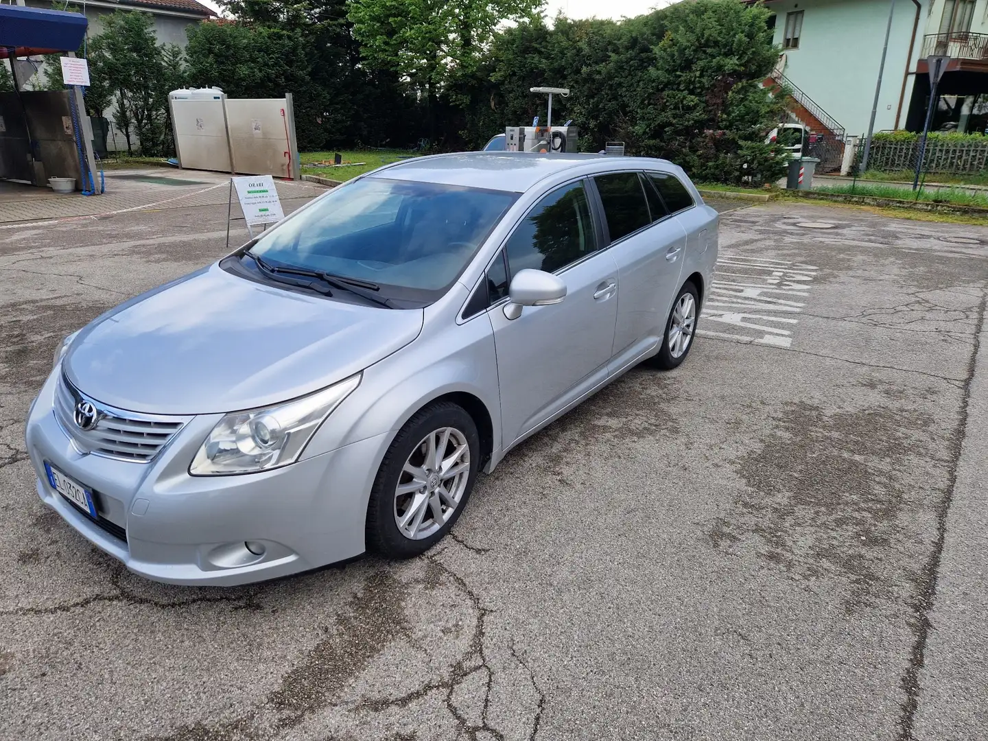 Toyota Avensis Wagon 2.0 d-4d Executive - 1