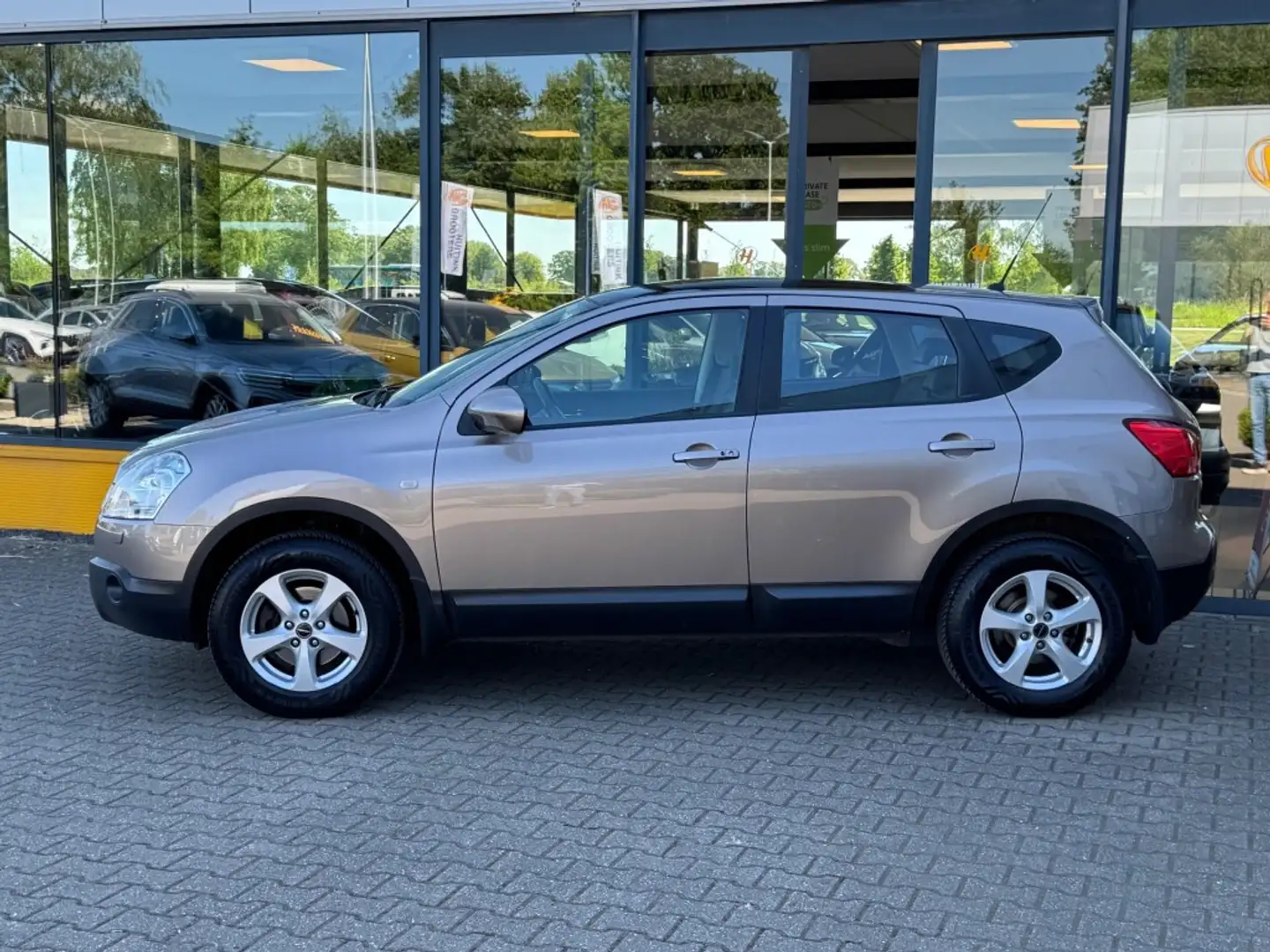 Nissan Qashqai 2.0 Acenta - leer - camera - panoramadak Bruin - 2