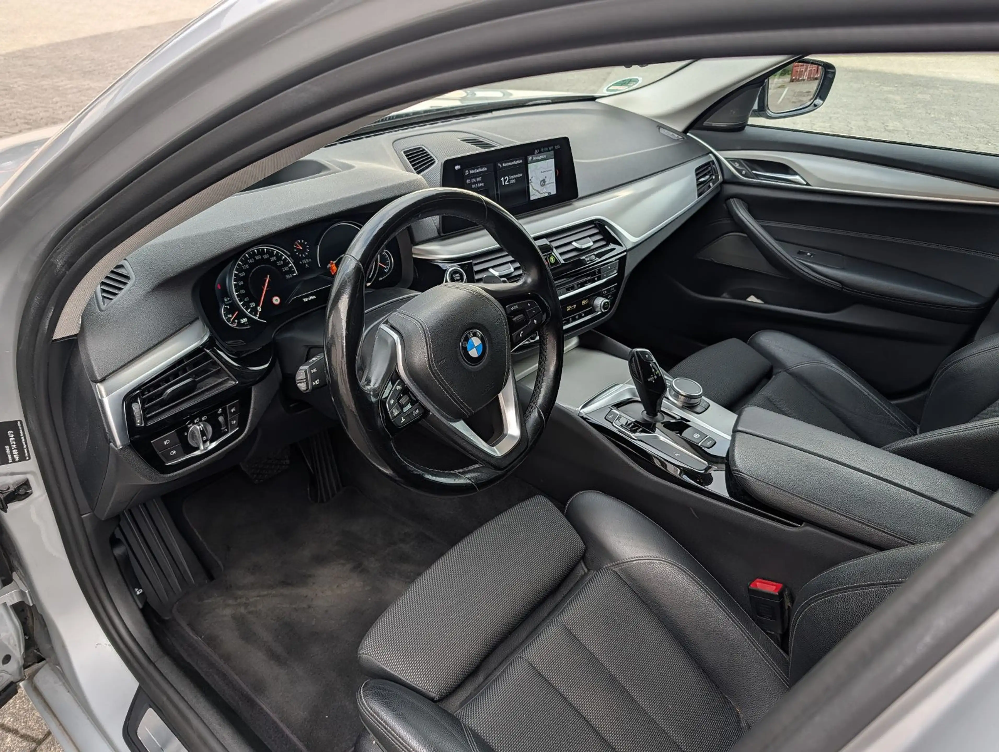 BMW 530 5 Touring 530 d xDrive Sport Line LED Sports — photo 10
