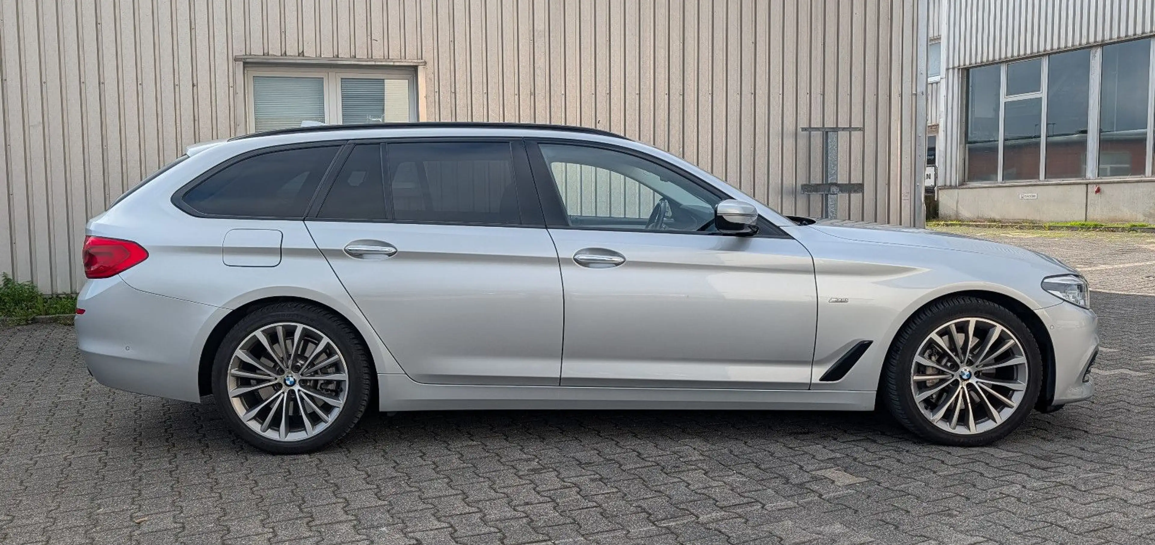 BMW 530 5 Touring 530 d xDrive Sport Line LED Sports — photo 9