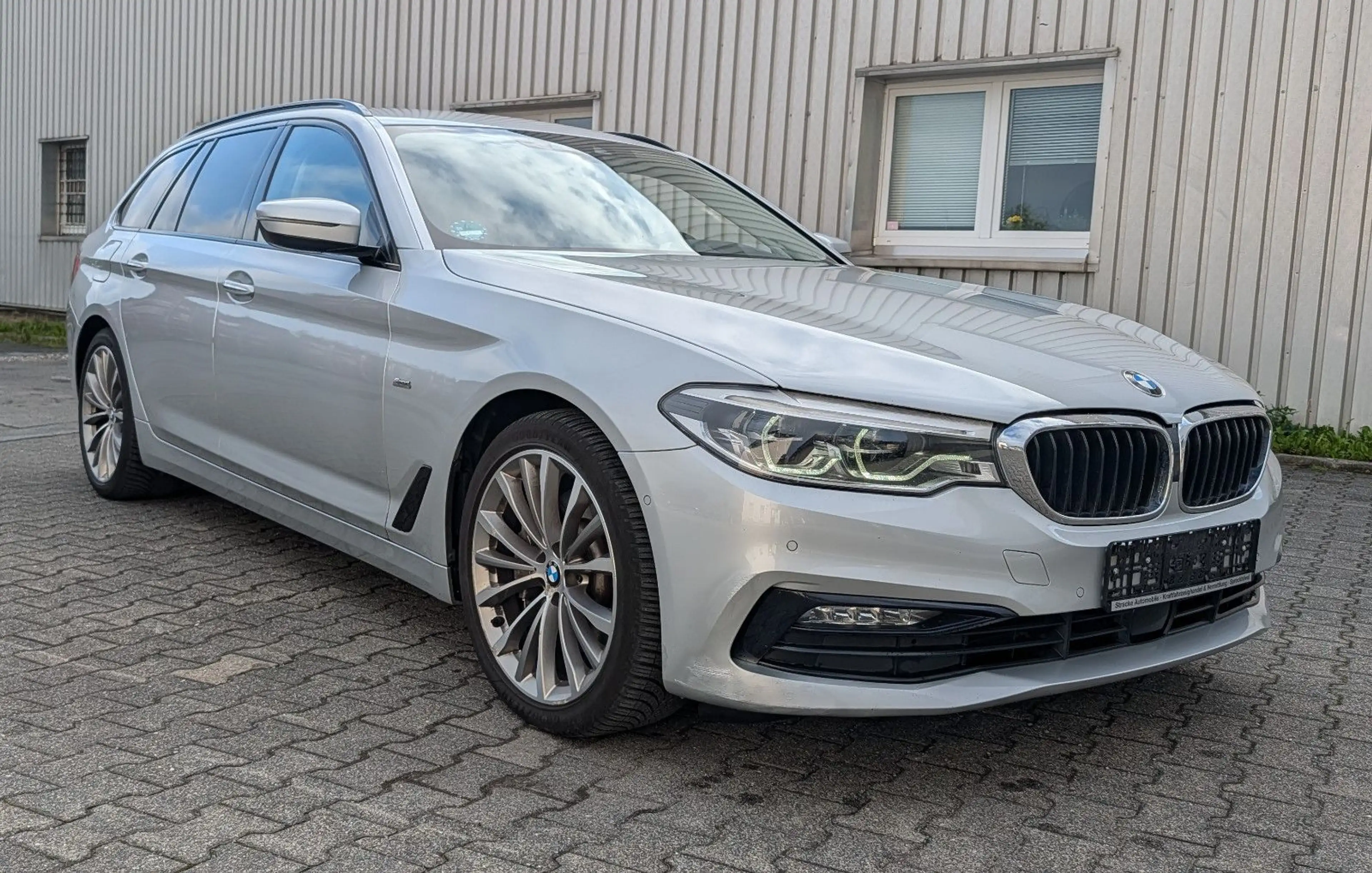 BMW 530 5 Touring 530 d xDrive Sport Line LED Sports — photo 4