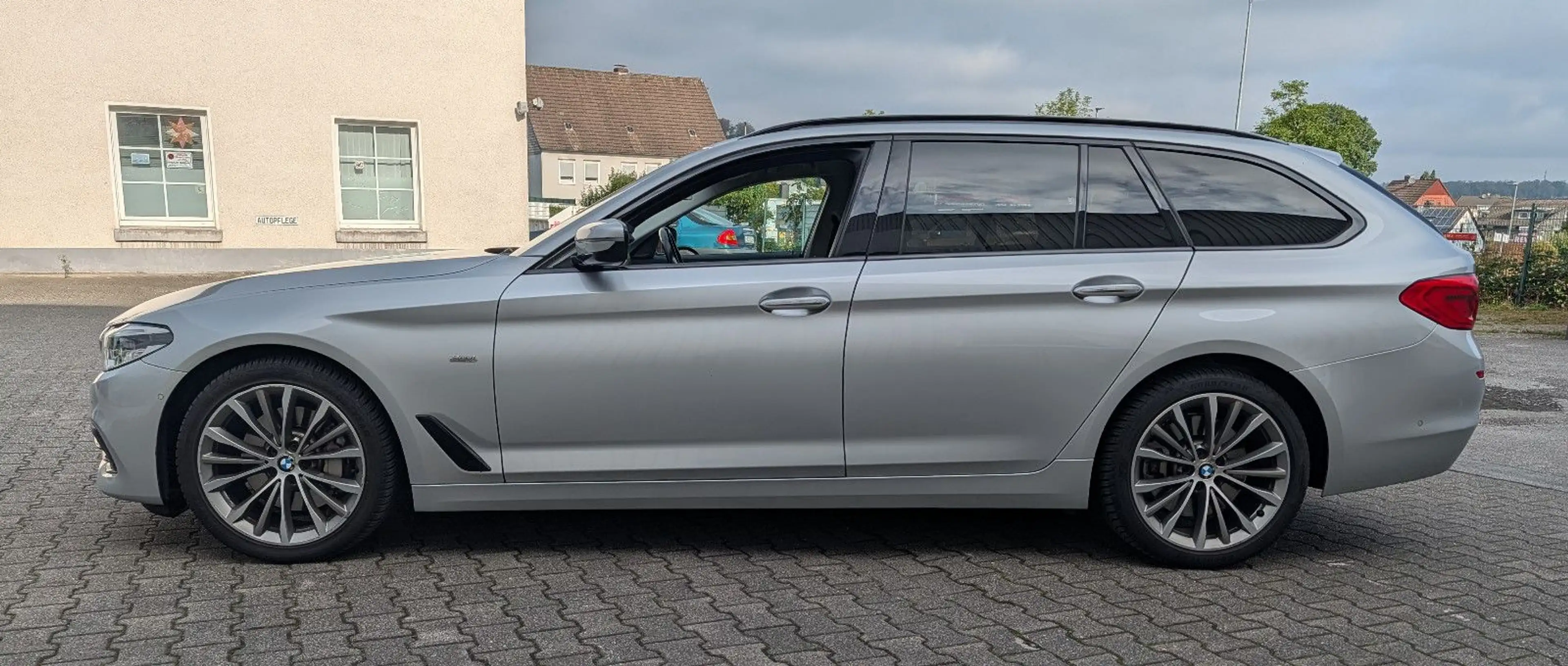 BMW 530 5 Touring 530 d xDrive Sport Line LED Sports — photo 2