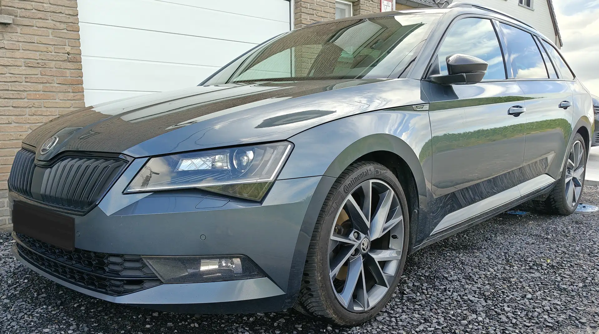 Skoda Superb Combi 2.0 TDI DSG Sportline - 2