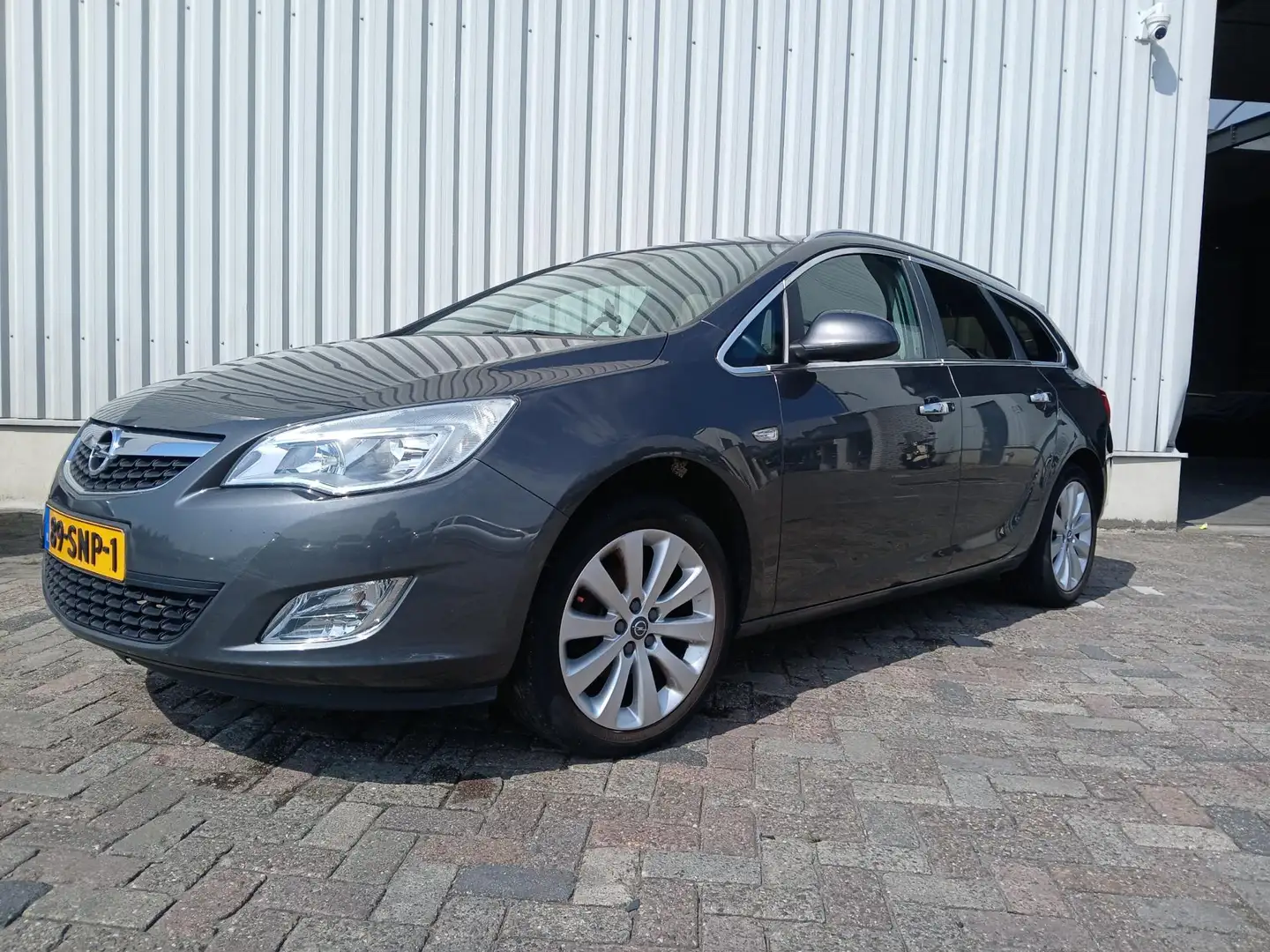 Opel Astra Sports Tourer 1.4 Cosmo - Airco - Leer - Motor Def Grijs - 2