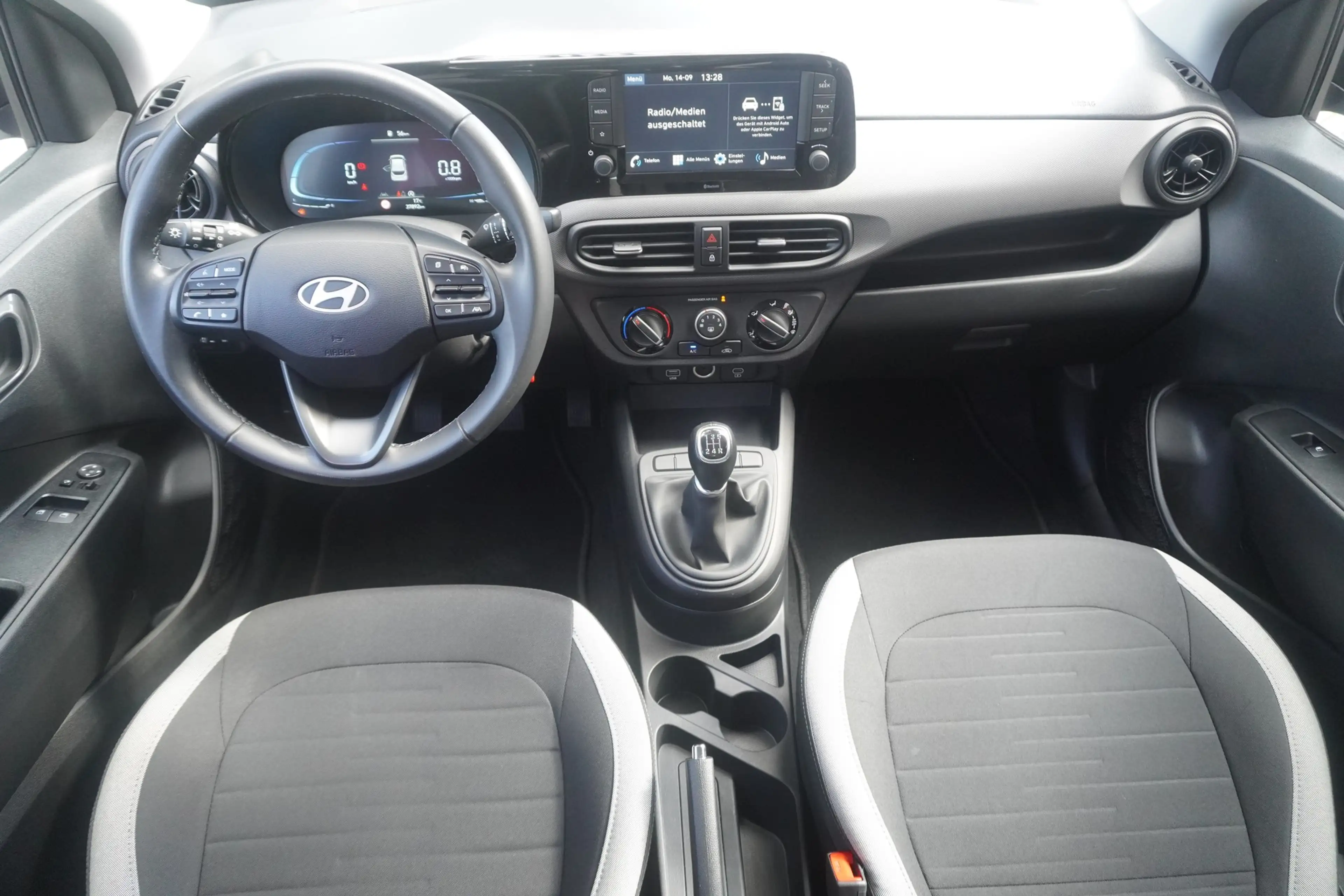Hyundai i10 1.0 Trend Digitales Cockpit Tempomat DAB USB — photo 12
