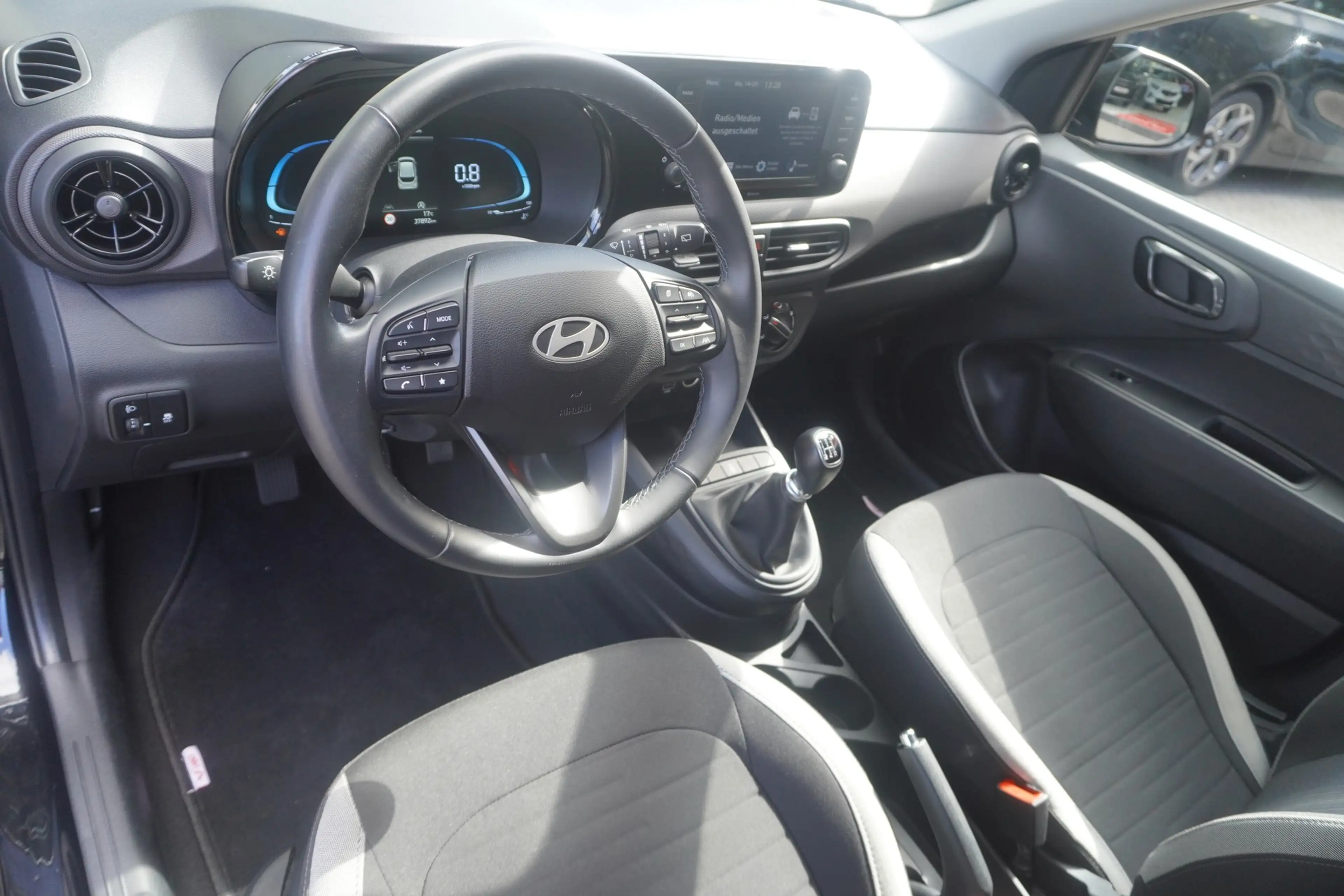 Hyundai i10 1.0 Trend Digitales Cockpit Tempomat DAB USB — photo 10