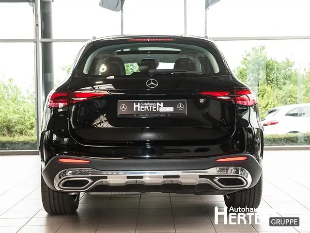 Mercedes-Benz GLC view 4