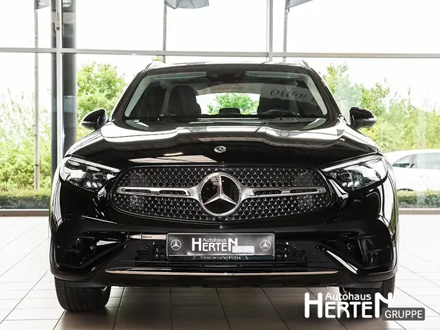 Mercedes-Benz GLC view 2