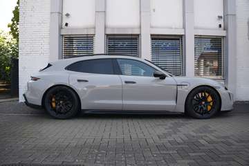 Taycan GTS Sport Turismo PCCB-PDCC-INNO-PANO-HINTERACHSL.-CARBON-VOLL