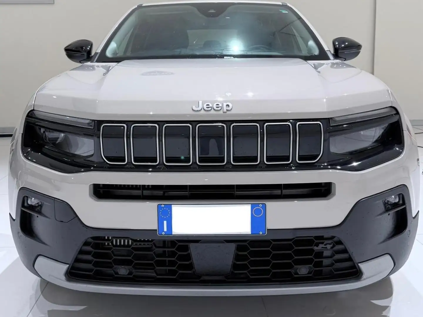 Jeep Avenger 1.2 turbo Altitude fwd 100cv SUMMIT PACK Grau - 2