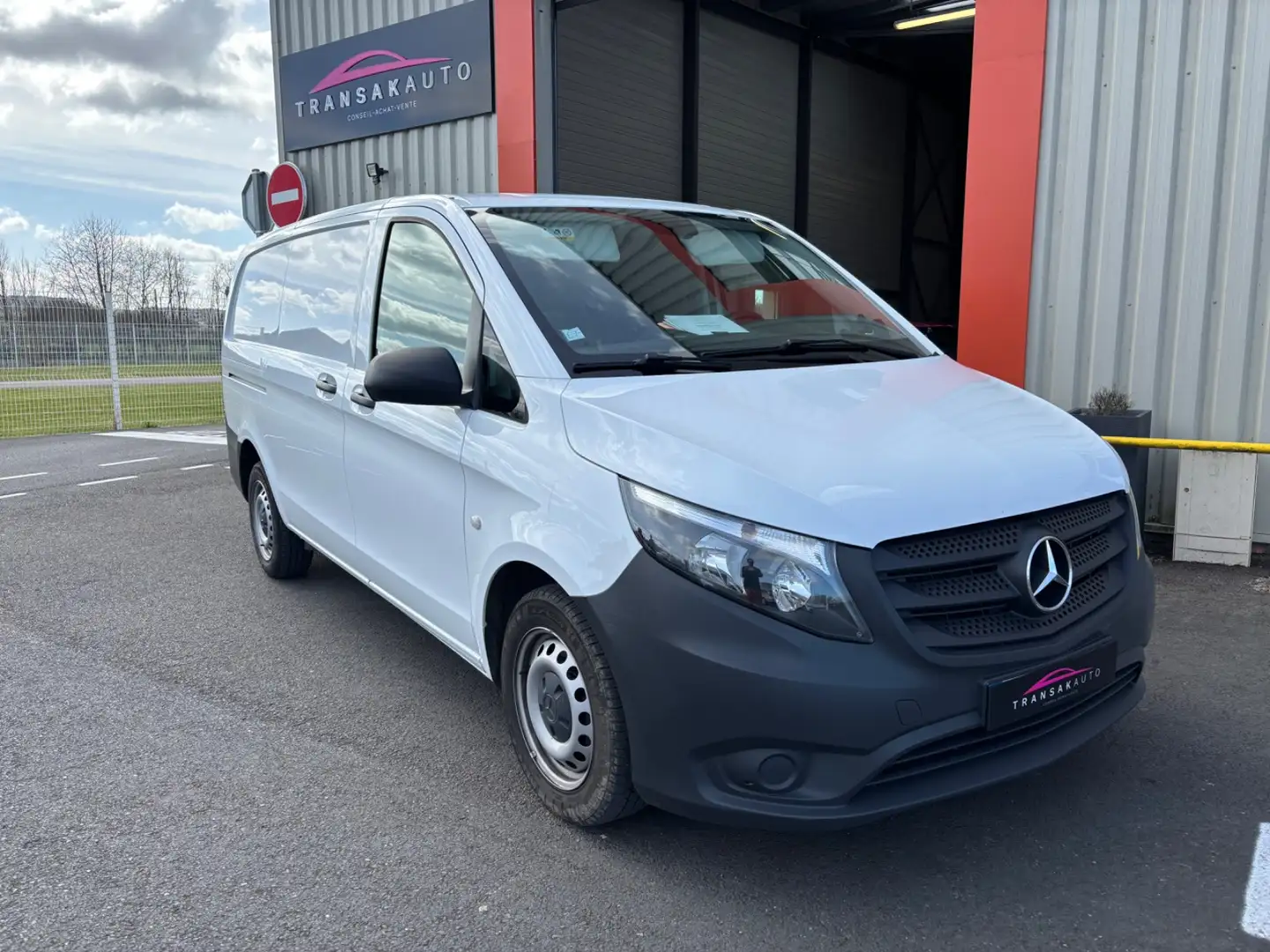 Mercedes-Benz Vito VITO FOURGON 114 CDI EXTRA LONG FWD Blanc - 1