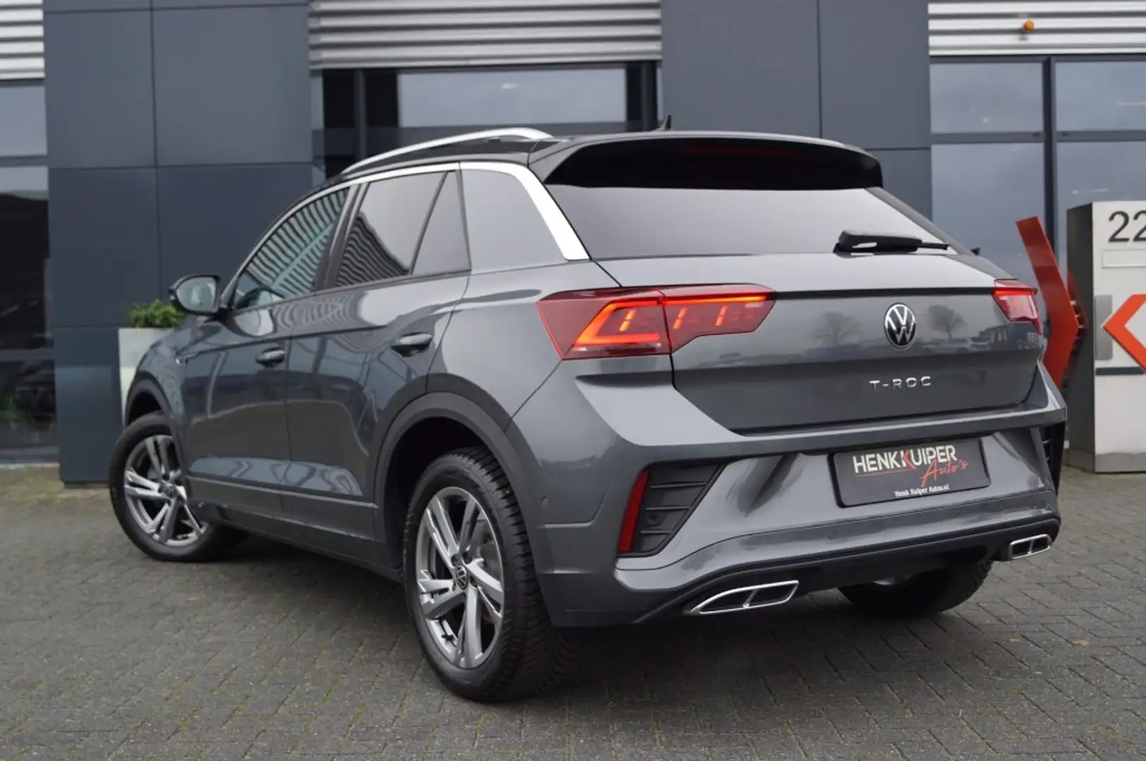 Volkswagen T-Roc 1.5 TSI DSG R-LIne/Panodak/Topsportstoelen/ IQ LED Grijs - 2