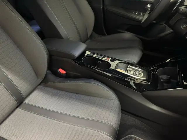 Peugeot 2008 view 12