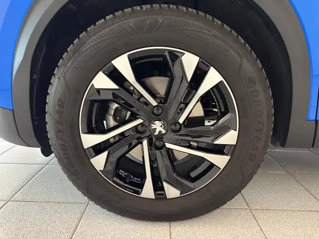 Peugeot 2008 view 9