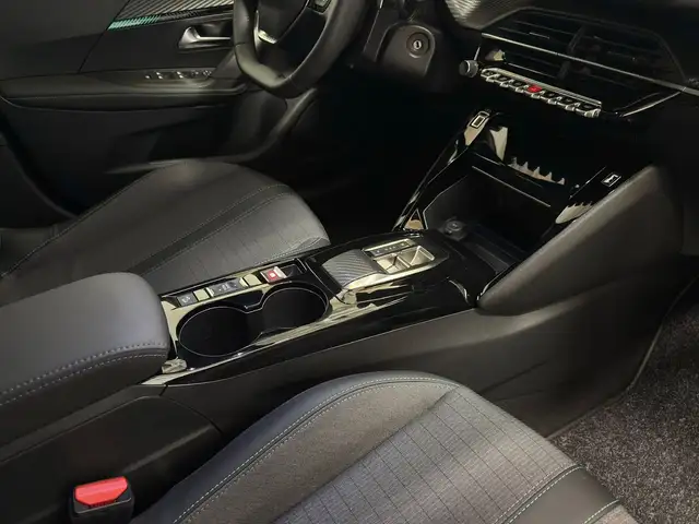 Peugeot 2008 view 13