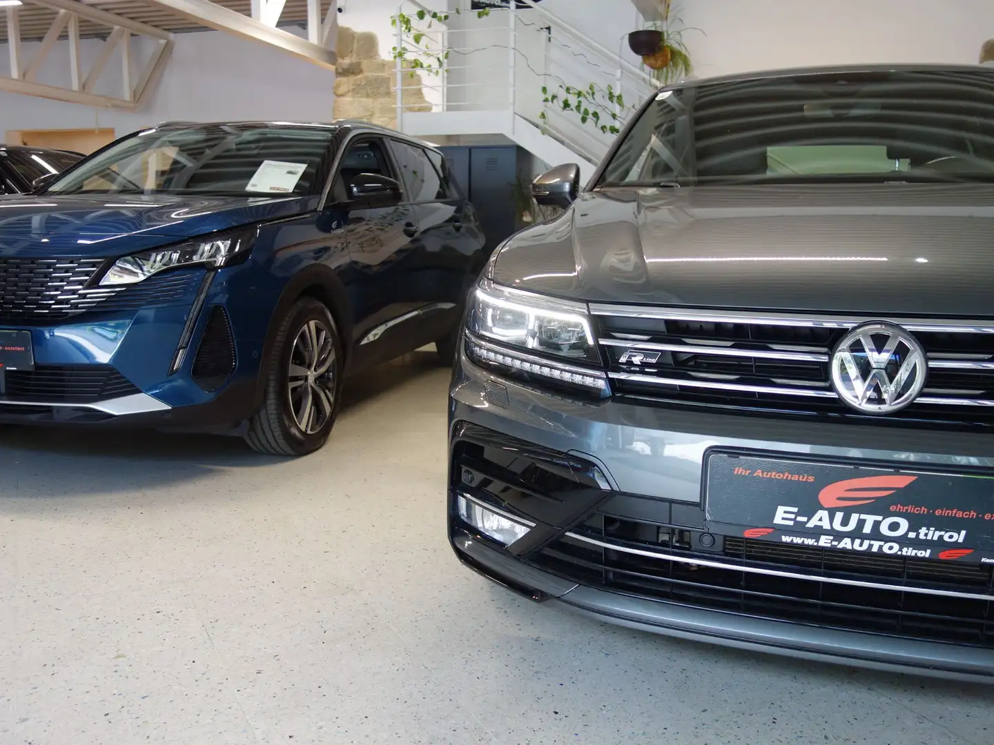 Volkswagen Tiguan 2,0 TDI 4Motion DSG *R-LINE *AHK *CARPLAY *VIRTUA Schwarz - 2