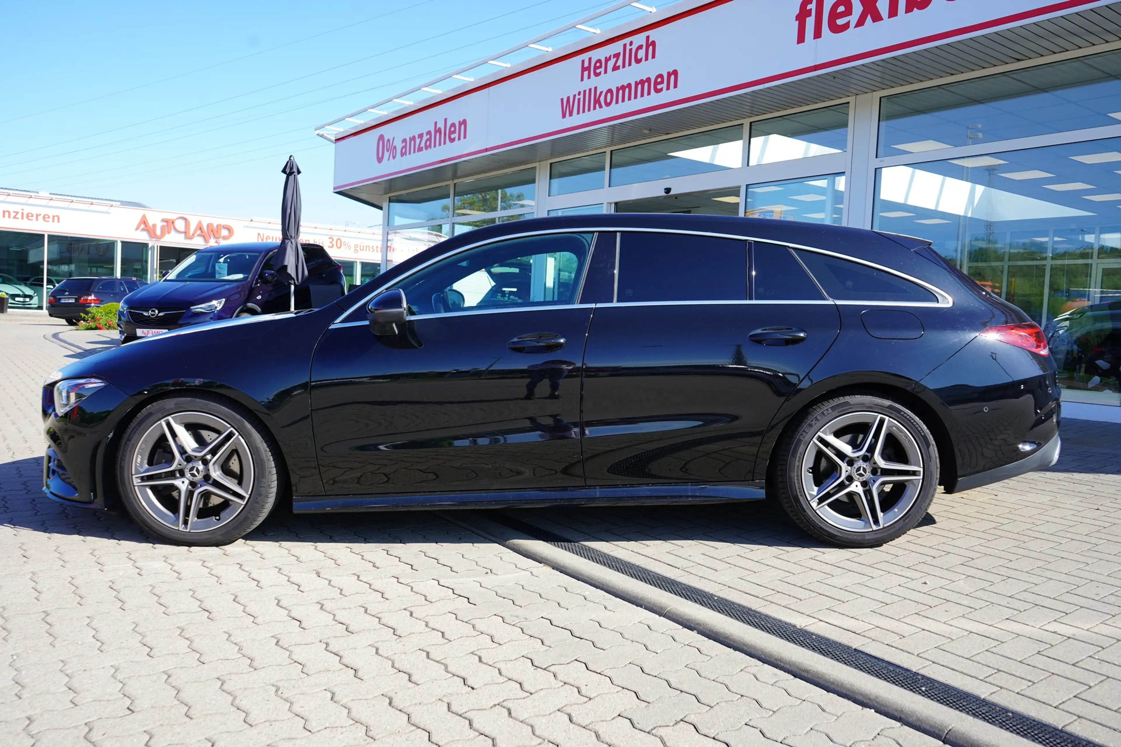 Mercedes-Benz CLA 220 CLA 220d AMG Line Totwinkel 360° Multibeam Pano — photo 3