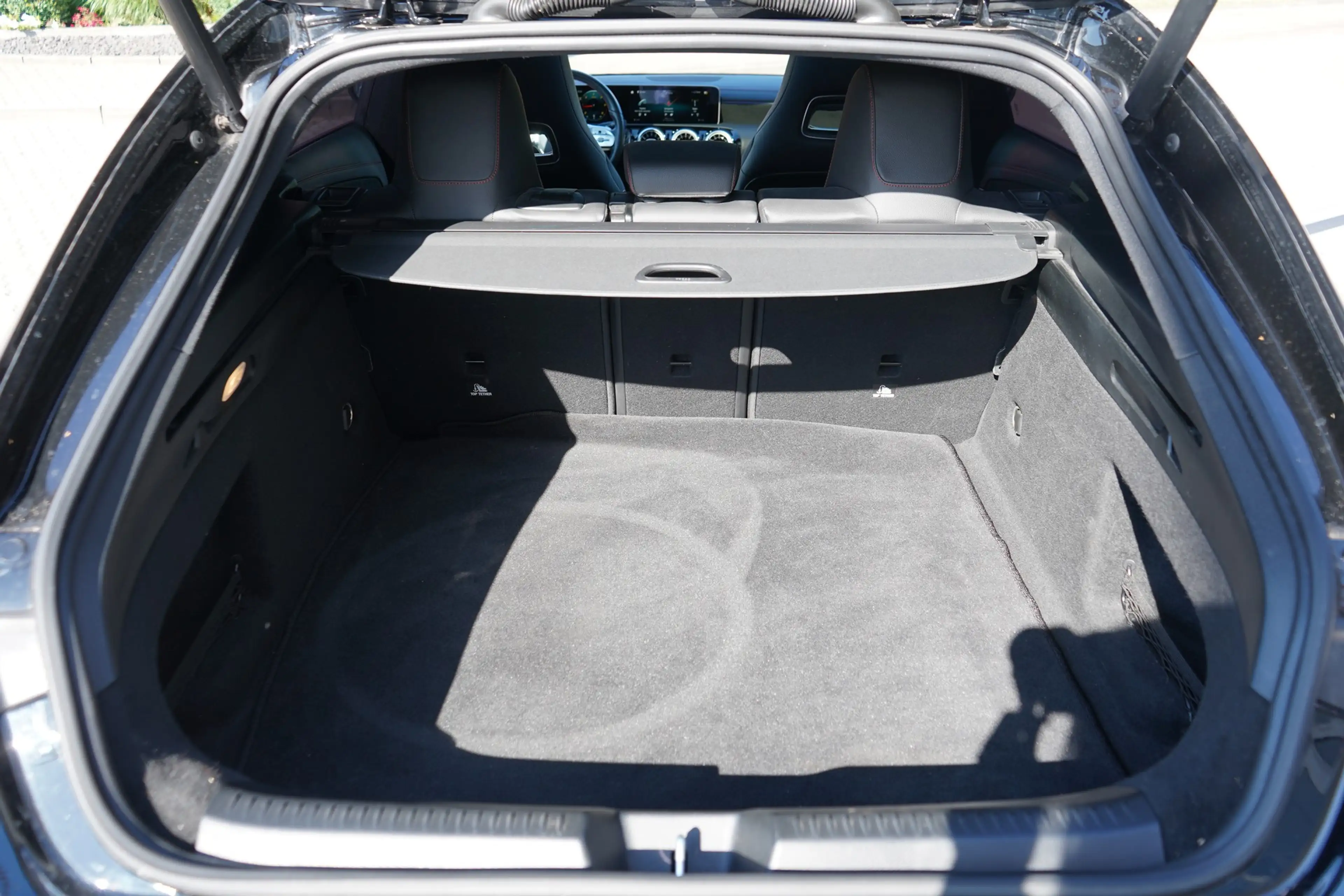 Mercedes-Benz CLA 220 CLA 220d AMG Line Totwinkel 360° Multibeam Pano — photo 12