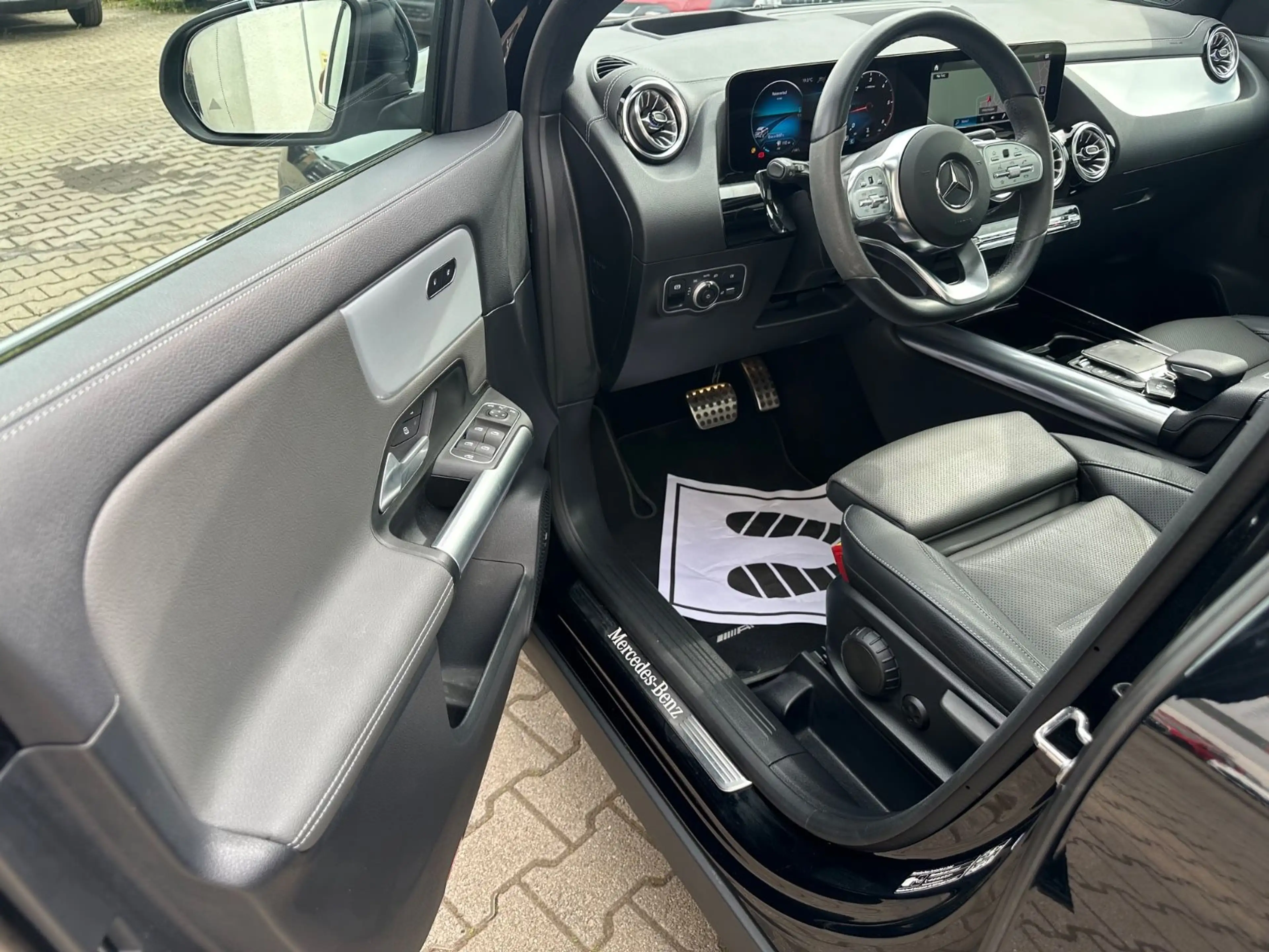 Mercedes-Benz GLA 220 d AMG Panno,Distro.Head,Multi-B.360-K. — photo 7