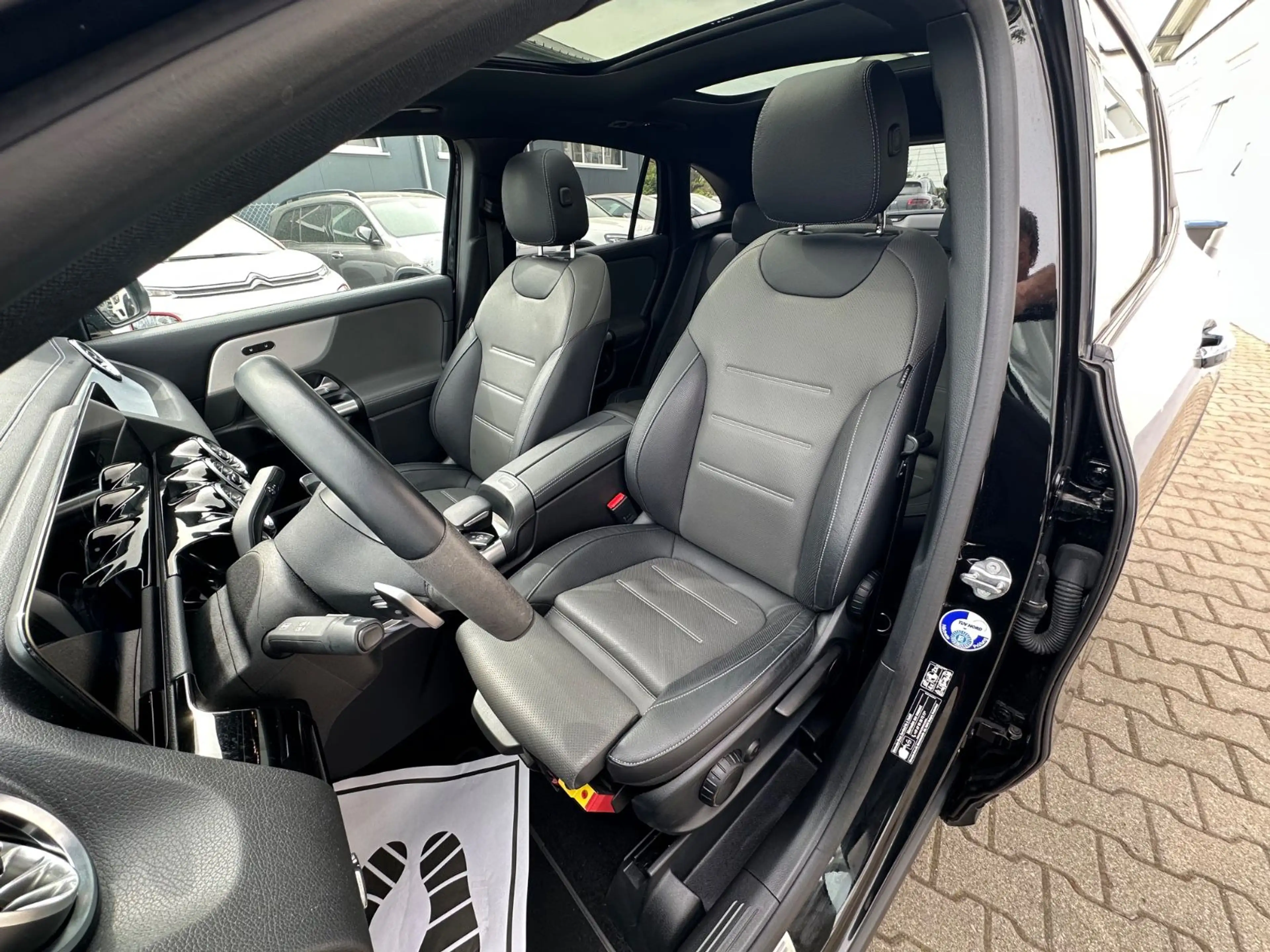 Mercedes-Benz GLA 220 d AMG Panno,Distro.Head,Multi-B.360-K. — photo 13