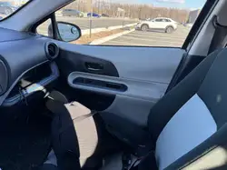Toyota Prius c снимка Toyota Prius c