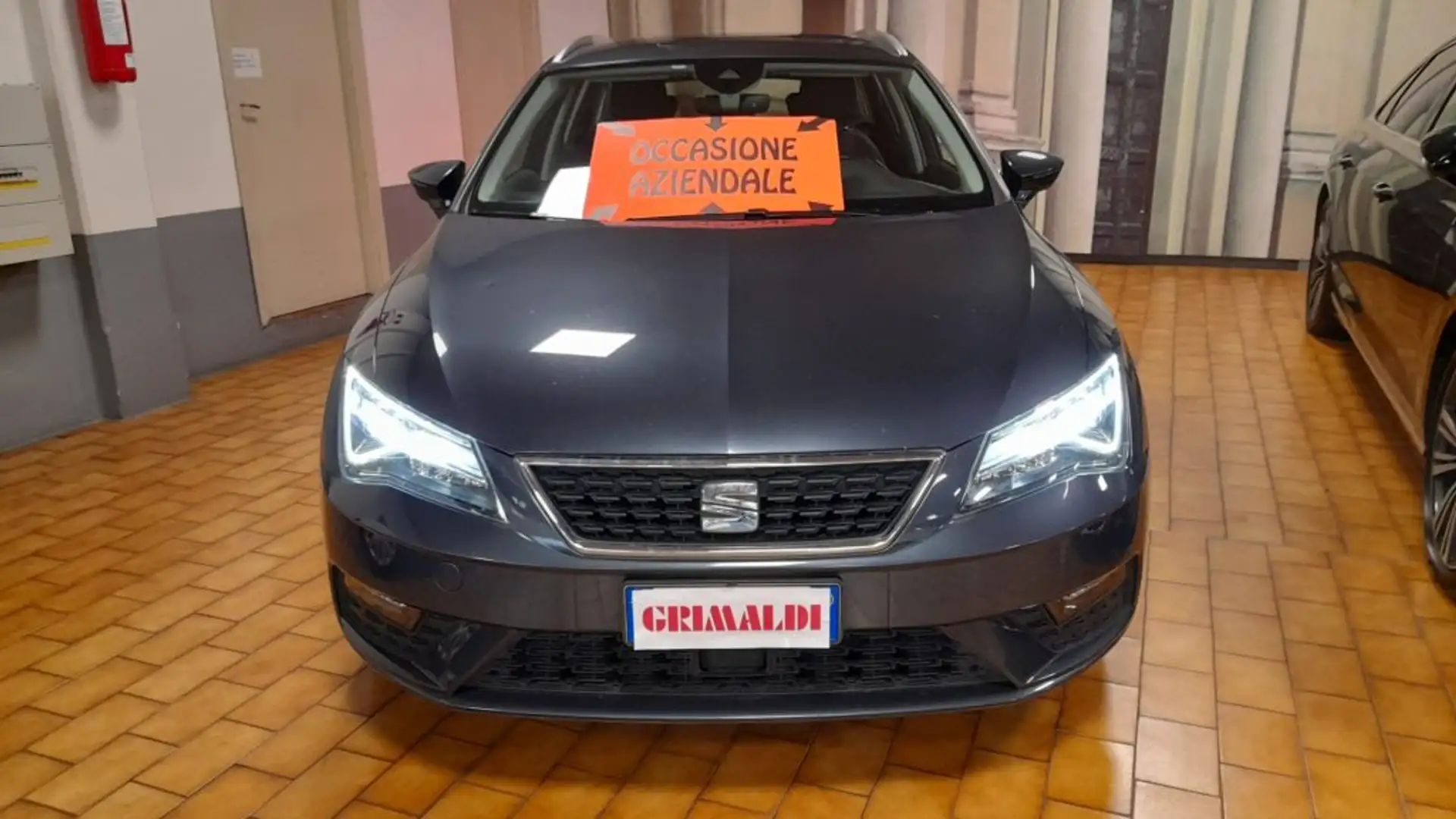 SEAT Leon 1.5 TGI ST DSG Style Grijs - 2