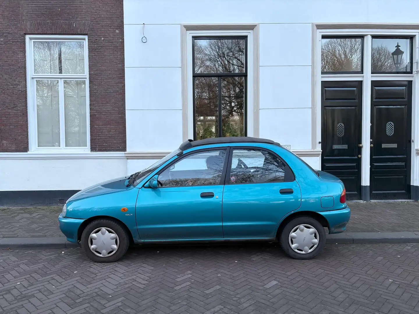 Mazda 121 121 1.3i Cabrio Top Blau - 1