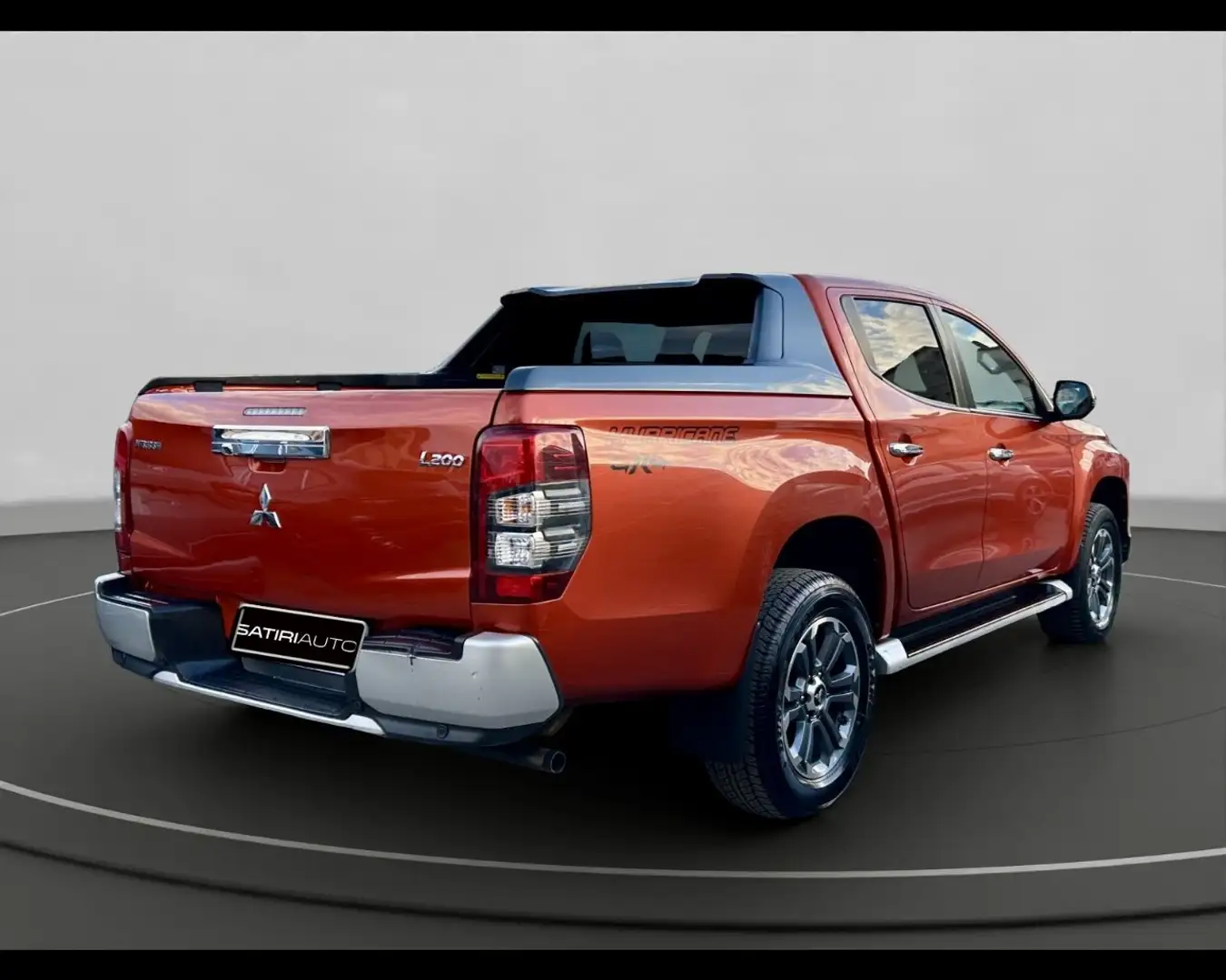 Mitsubishi L200 Double Cab 2.3 D Diamond Naranja - 2