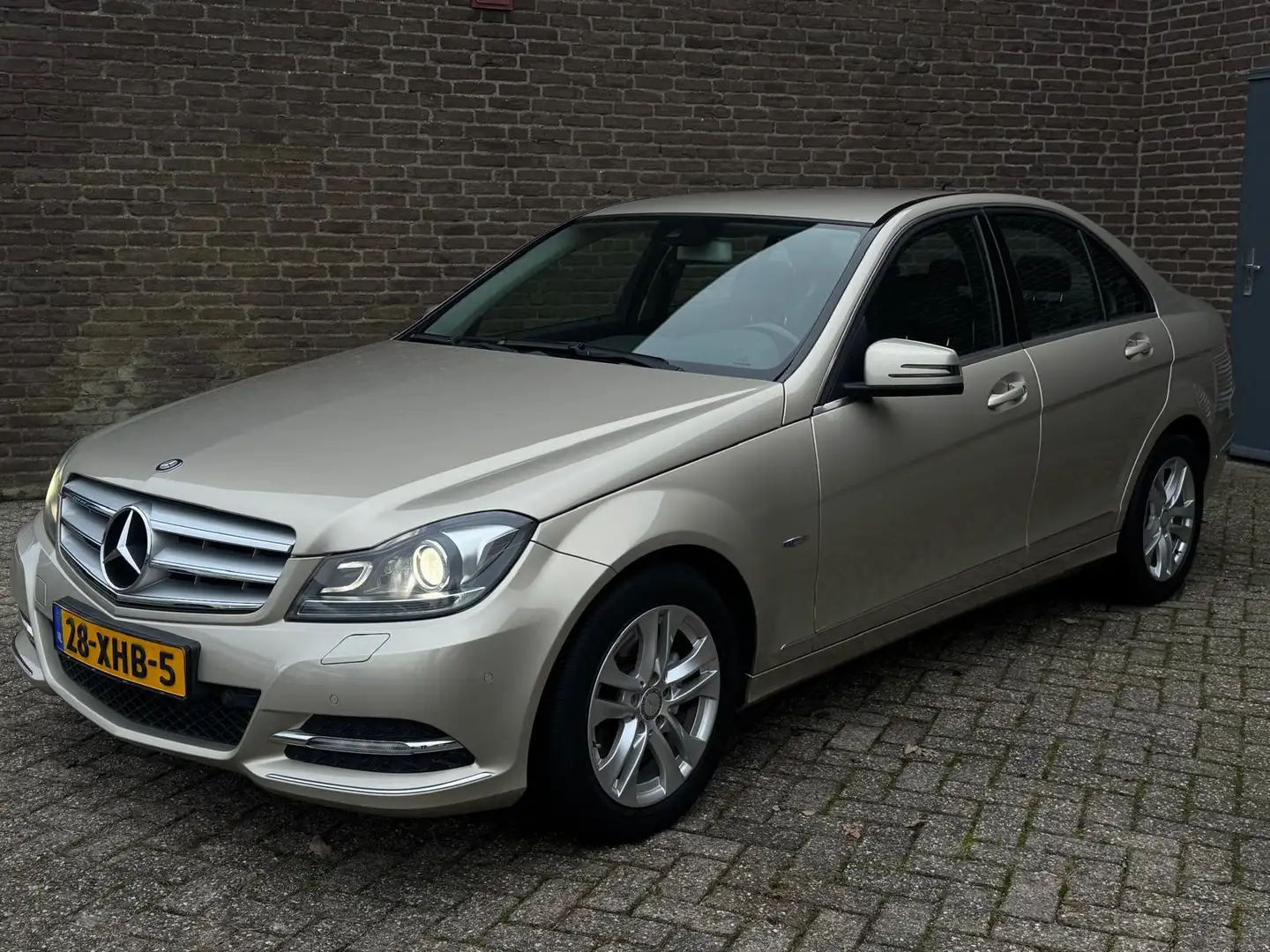 Mercedes-Benz C 180 Business Avantgarde Beige - 1