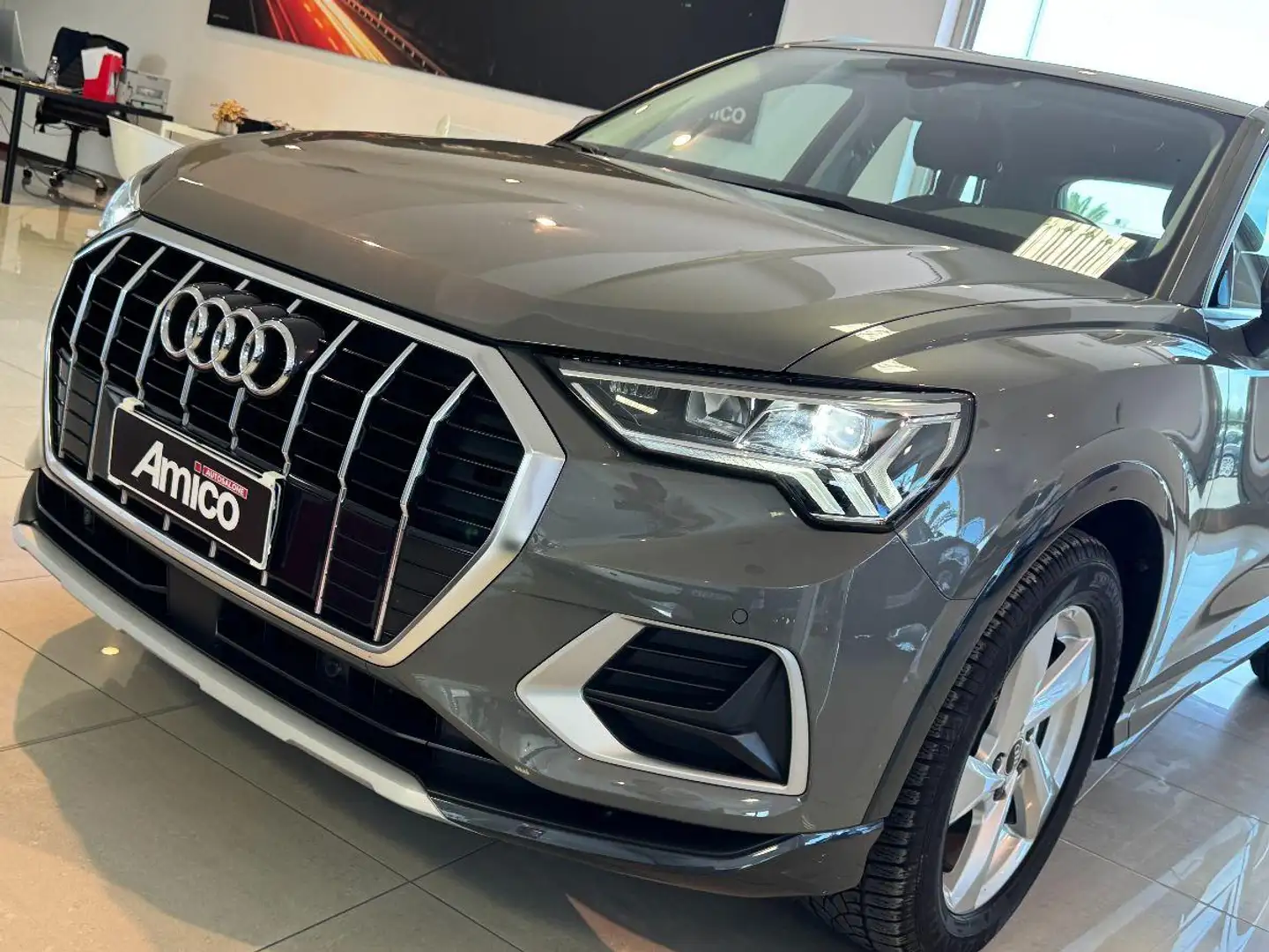 Audi Q3 2.0 TDI S-tronic Advanced 2022 SOLO 90.000KM Grau - 2